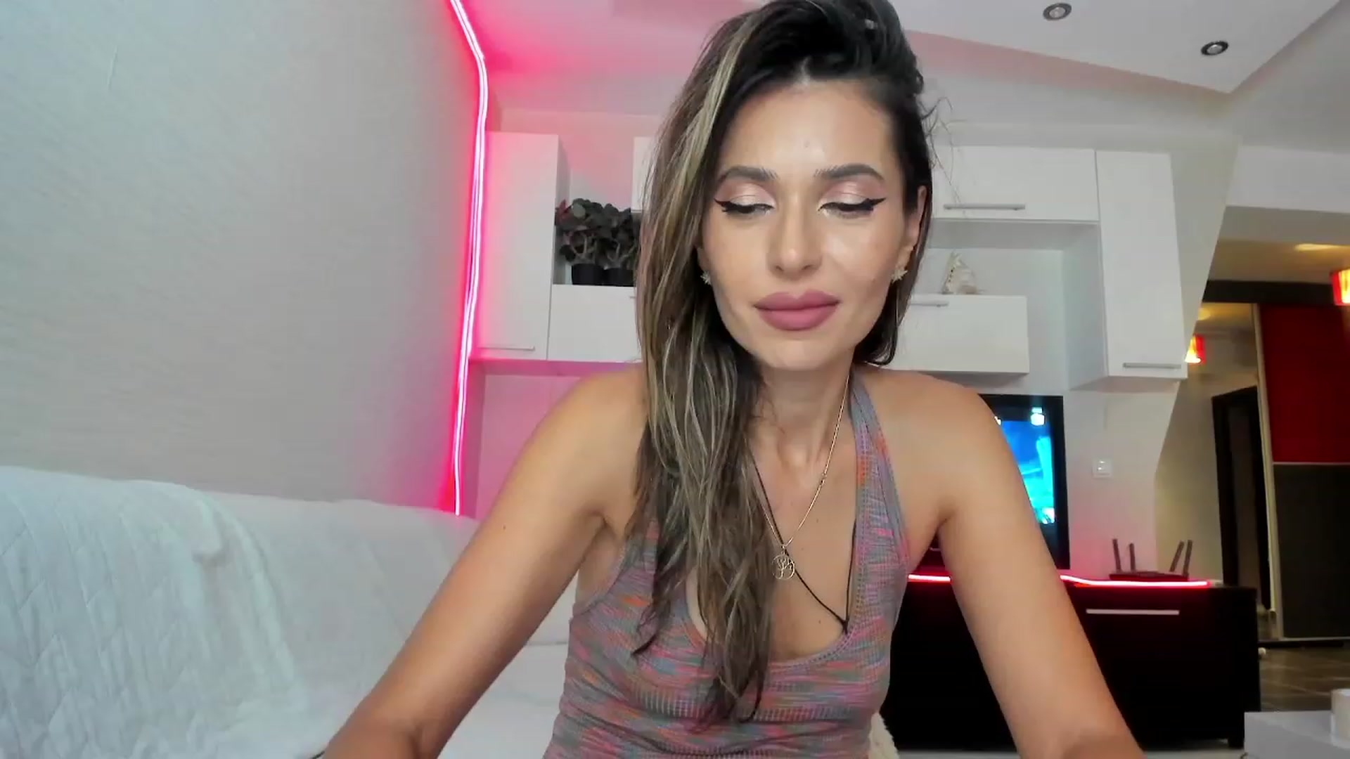 Gallery image thumbnail from SmileyTinaa's myfreecams stream on, 09/23/2023, 24:30 image 14 of 20