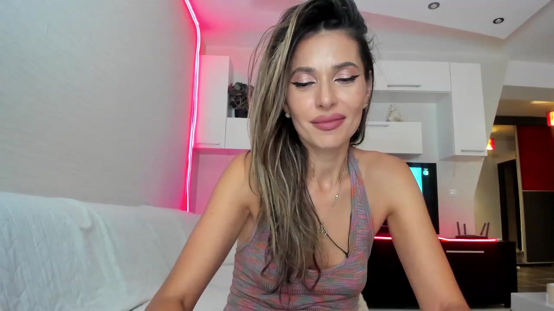 Gallery image thumbnail from SmileyTinaa's myfreecams stream on, 09/23/2023, 24:30 image 13 of 20