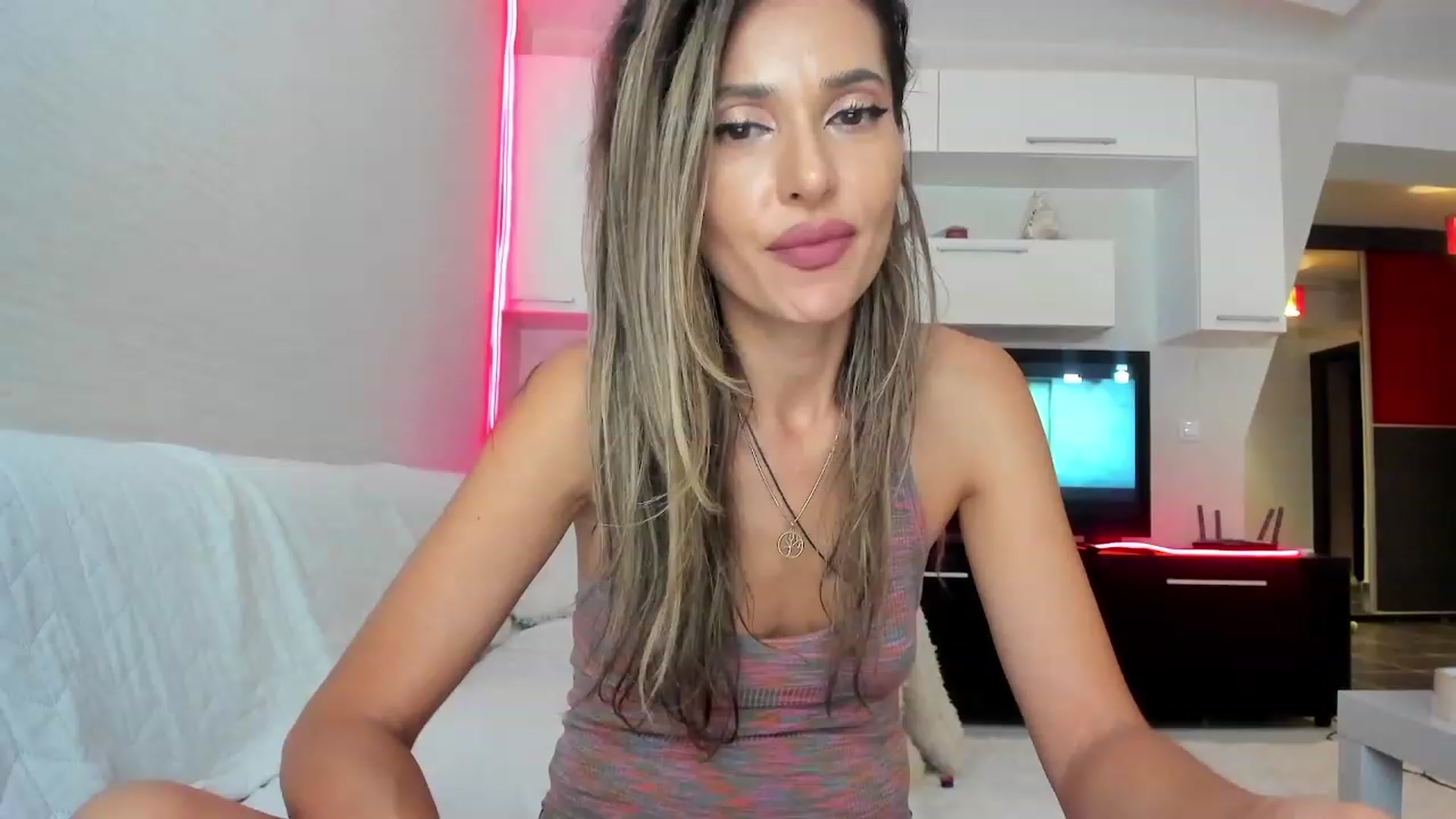Gallery image thumbnail from SmileyTinaa's myfreecams stream on, 09/23/2023, 01:09 image 11 of 20