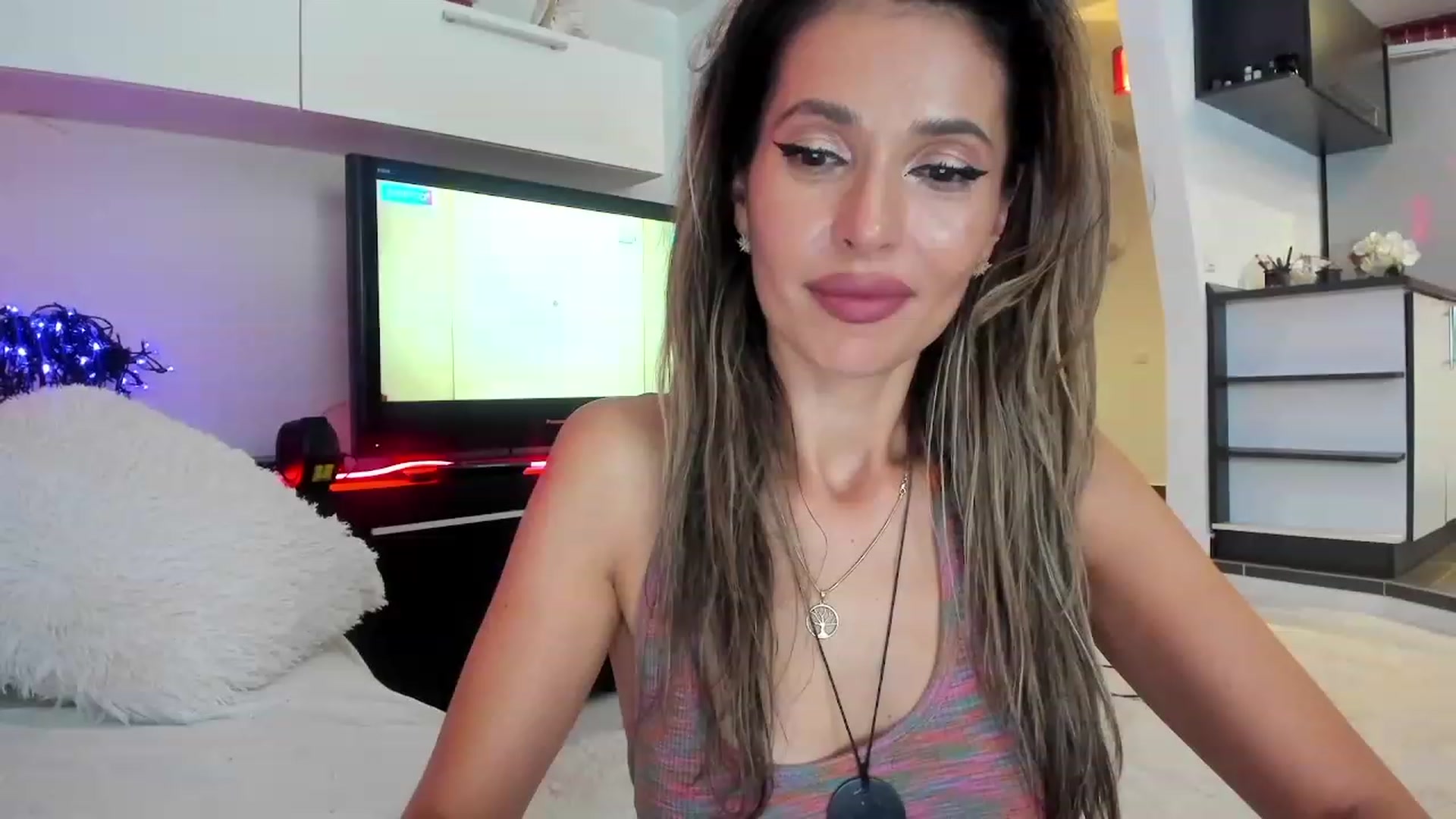 Gallery image thumbnail from SmileyTinaa's myfreecams stream on, 09/23/2023, 03:22 image 7 of 20
