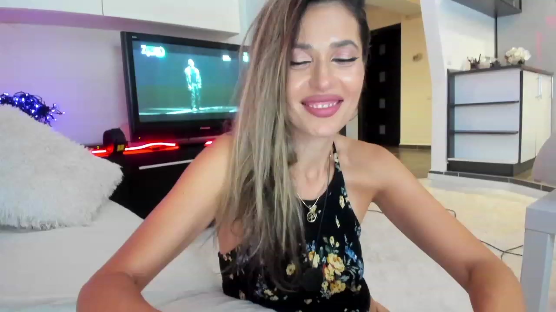 Gallery image thumbnail from SmileyTinaa's myfreecams stream on, 09/26/2023, 01:06 image 11 of 20