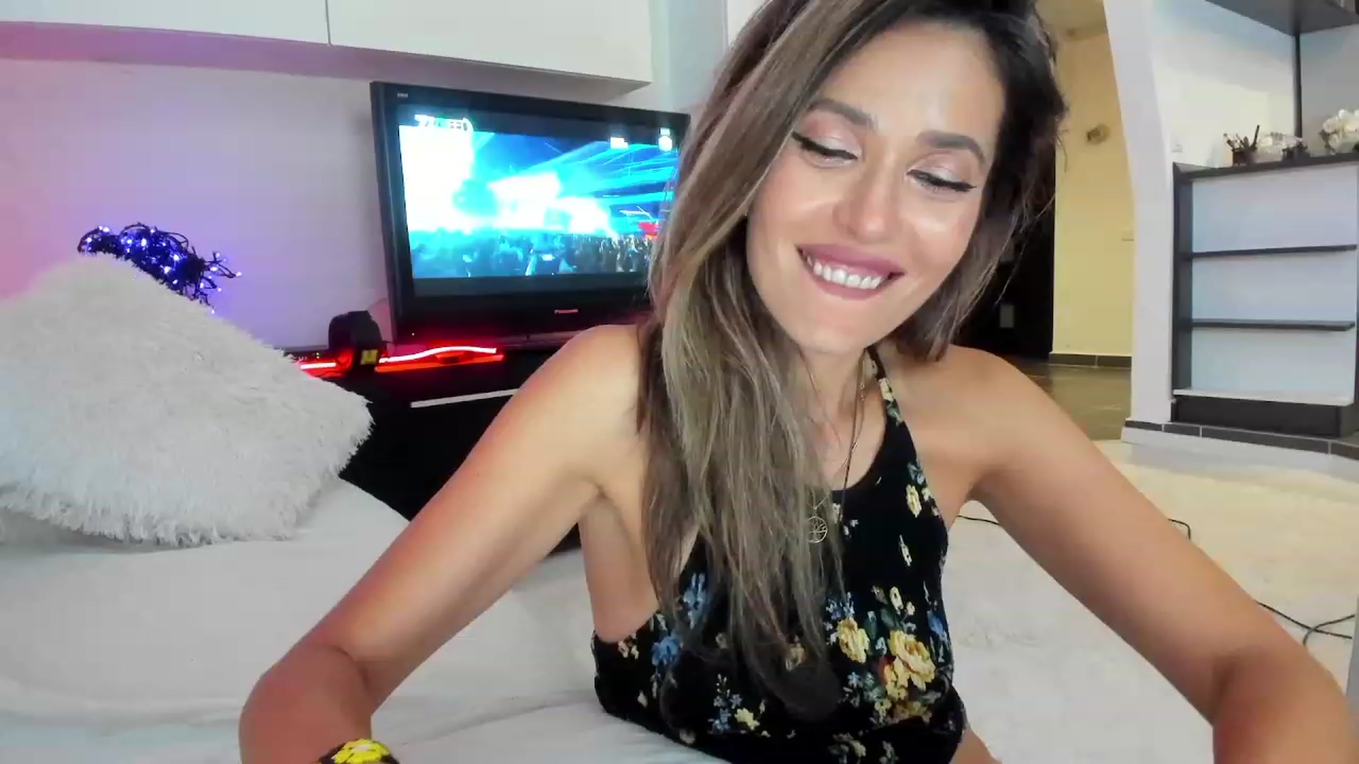 Gallery image thumbnail from SmileyTinaa's myfreecams stream on, 09/26/2023, 01:06 image 14 of 20