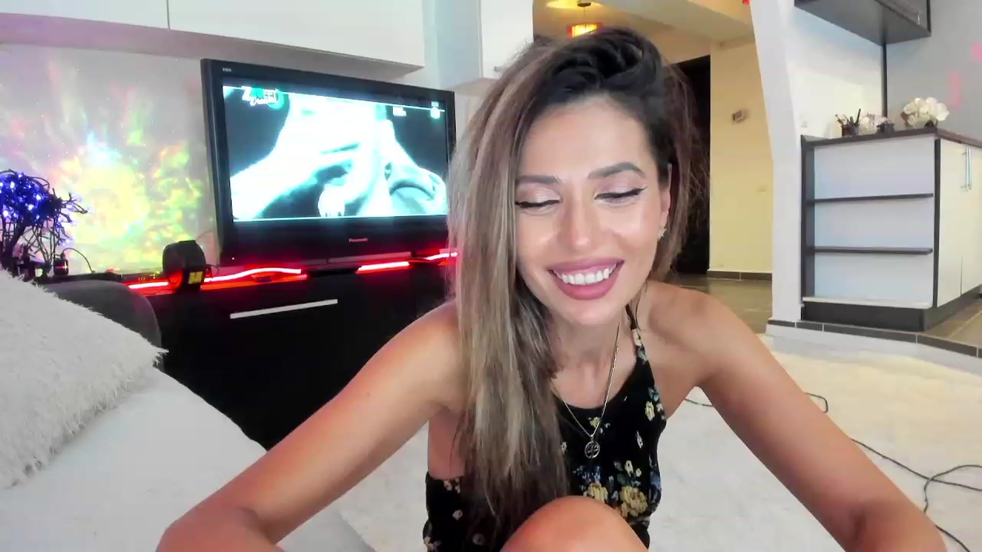 Gallery image thumbnail from SmileyTinaa's myfreecams stream on, 09/26/2023, 01:06 image 2 of 20