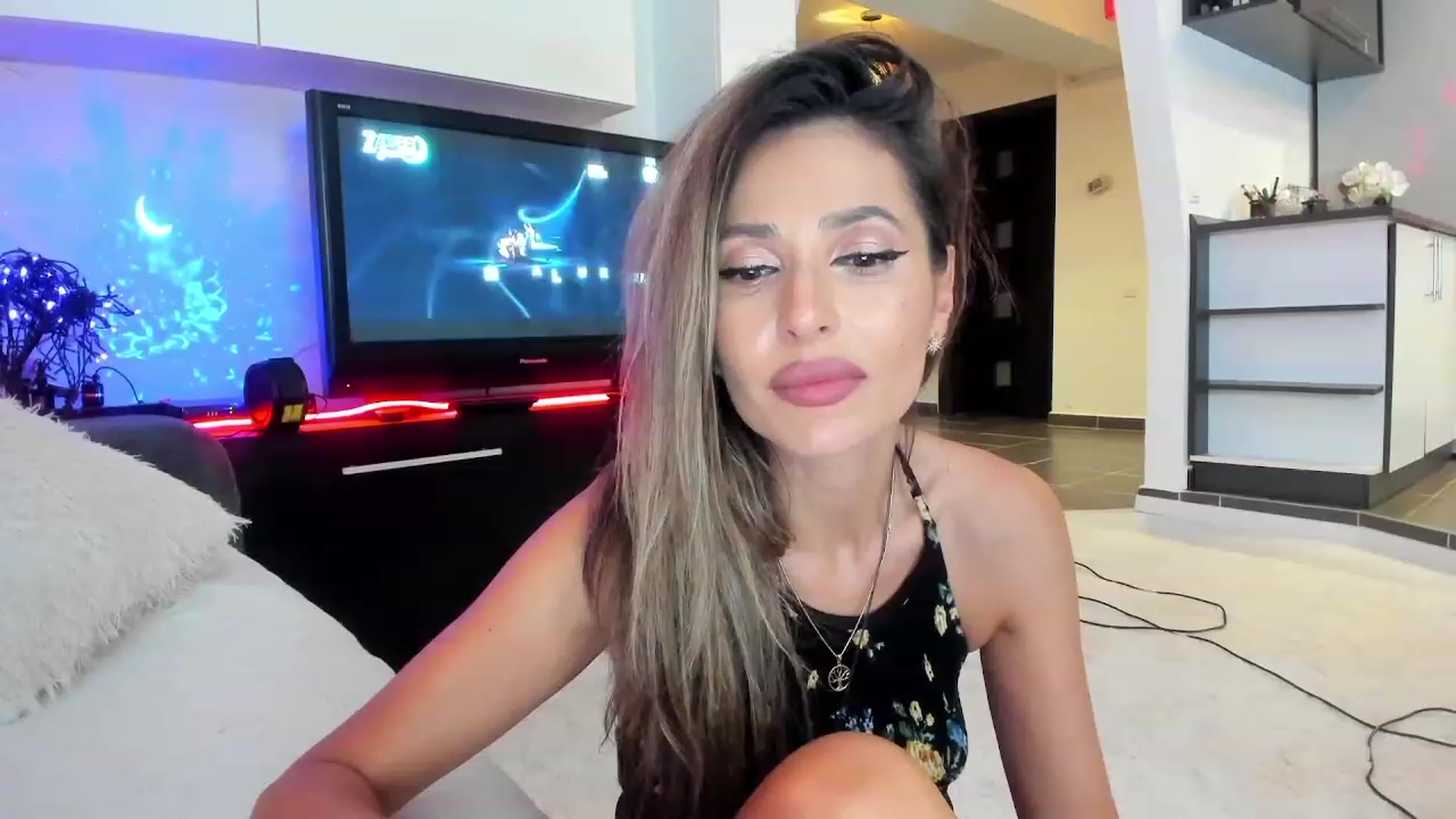 Gallery image thumbnail from SmileyTinaa's myfreecams stream on, 09/26/2023, 01:06 image 1 of 20