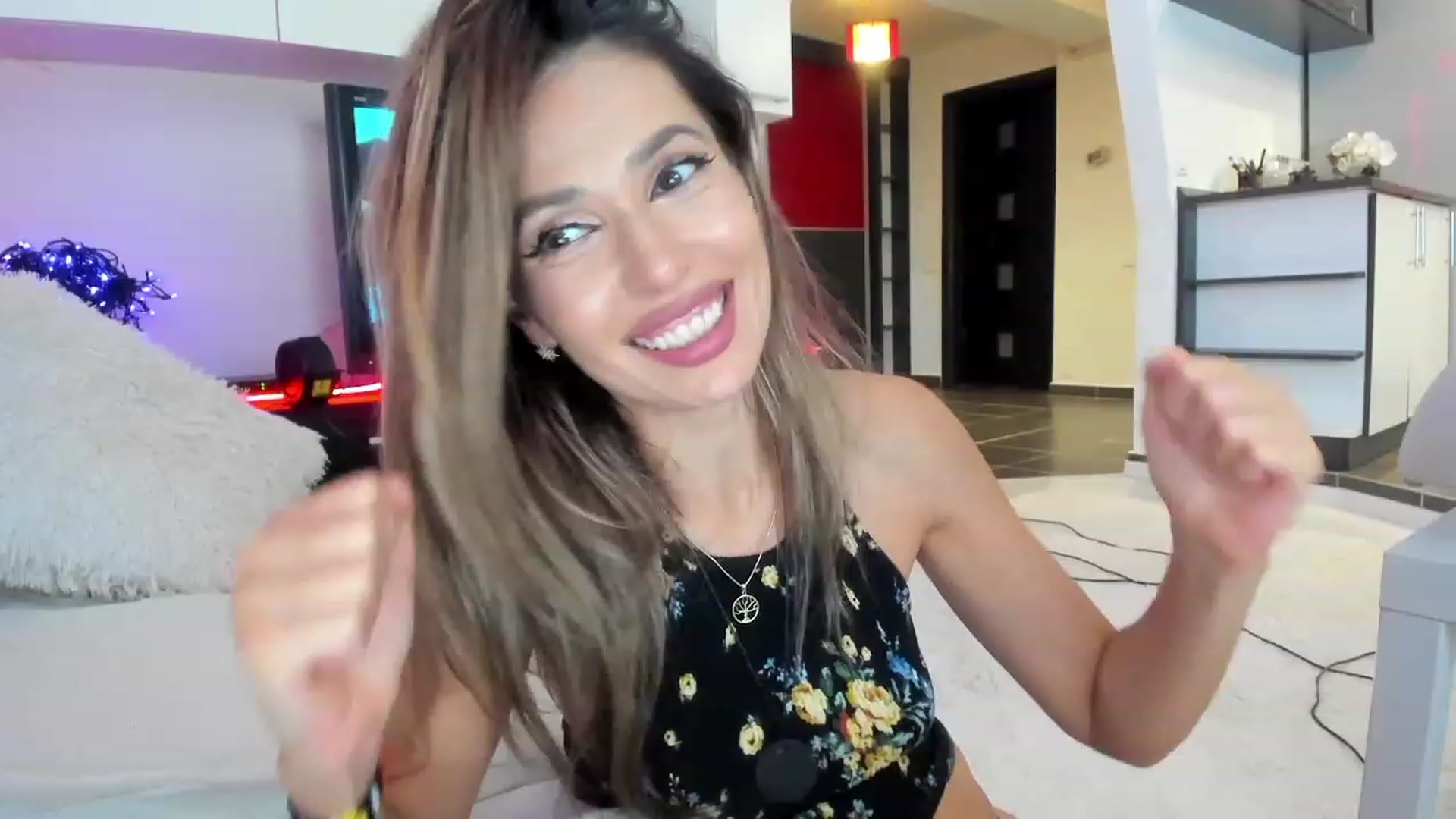 Gallery image thumbnail from SmileyTinaa's myfreecams stream on, 09/26/2023, 01:06 image 12 of 20