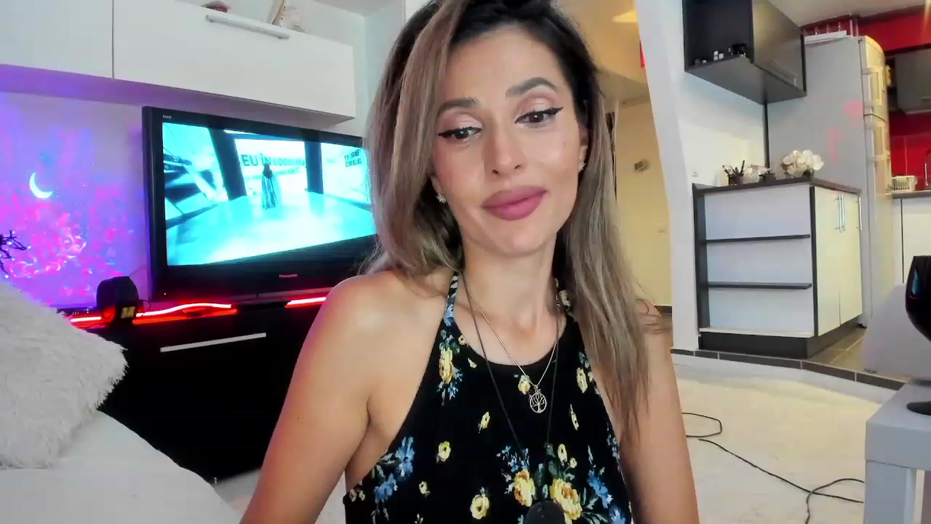 Gallery image thumbnail from SmileyTinaa's myfreecams stream on, 09/26/2023, 01:06 image 8 of 20