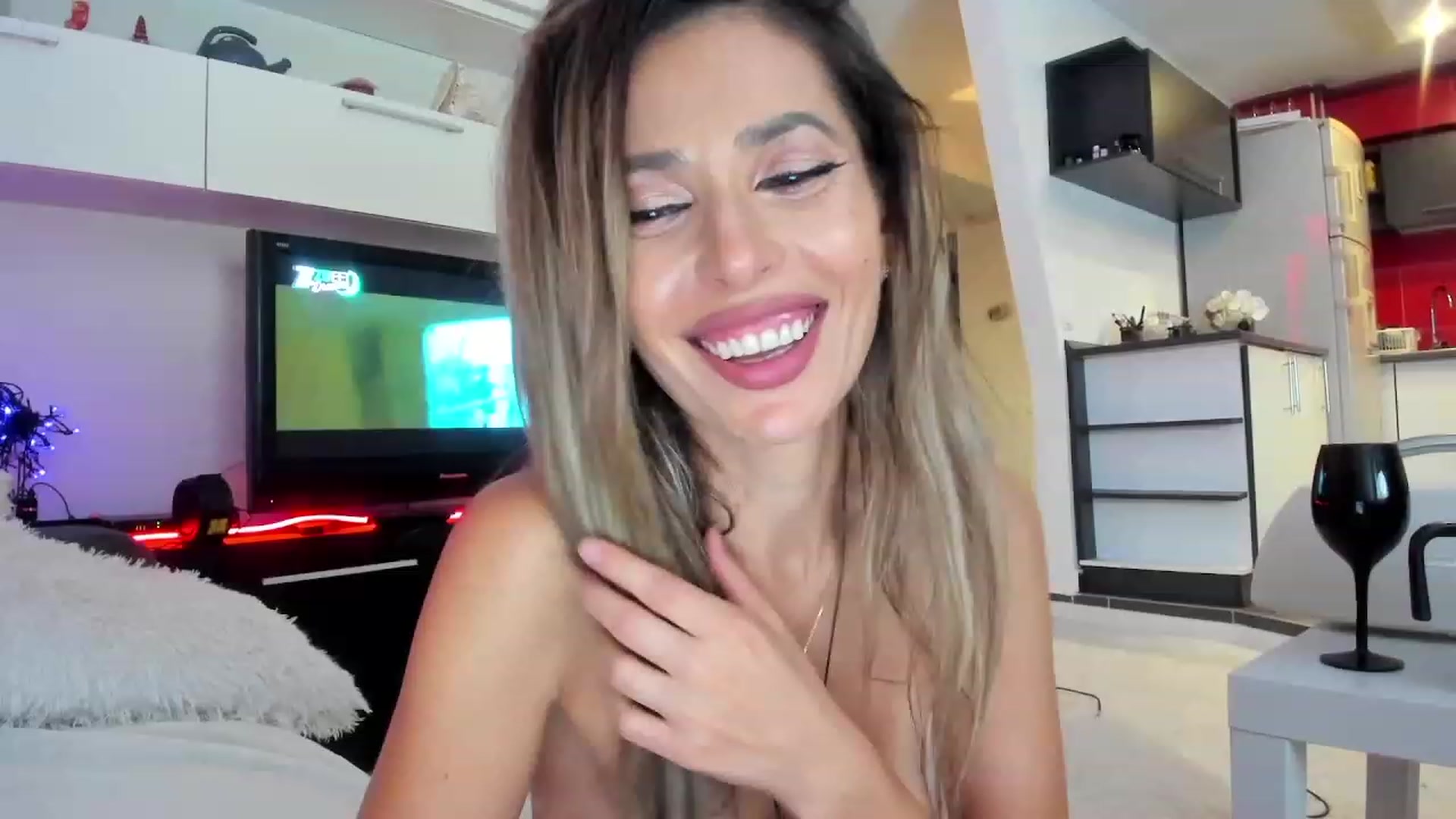 Gallery image thumbnail from SmileyTinaa's myfreecams stream on, 09/26/2023, 01:29 image 11 of 20