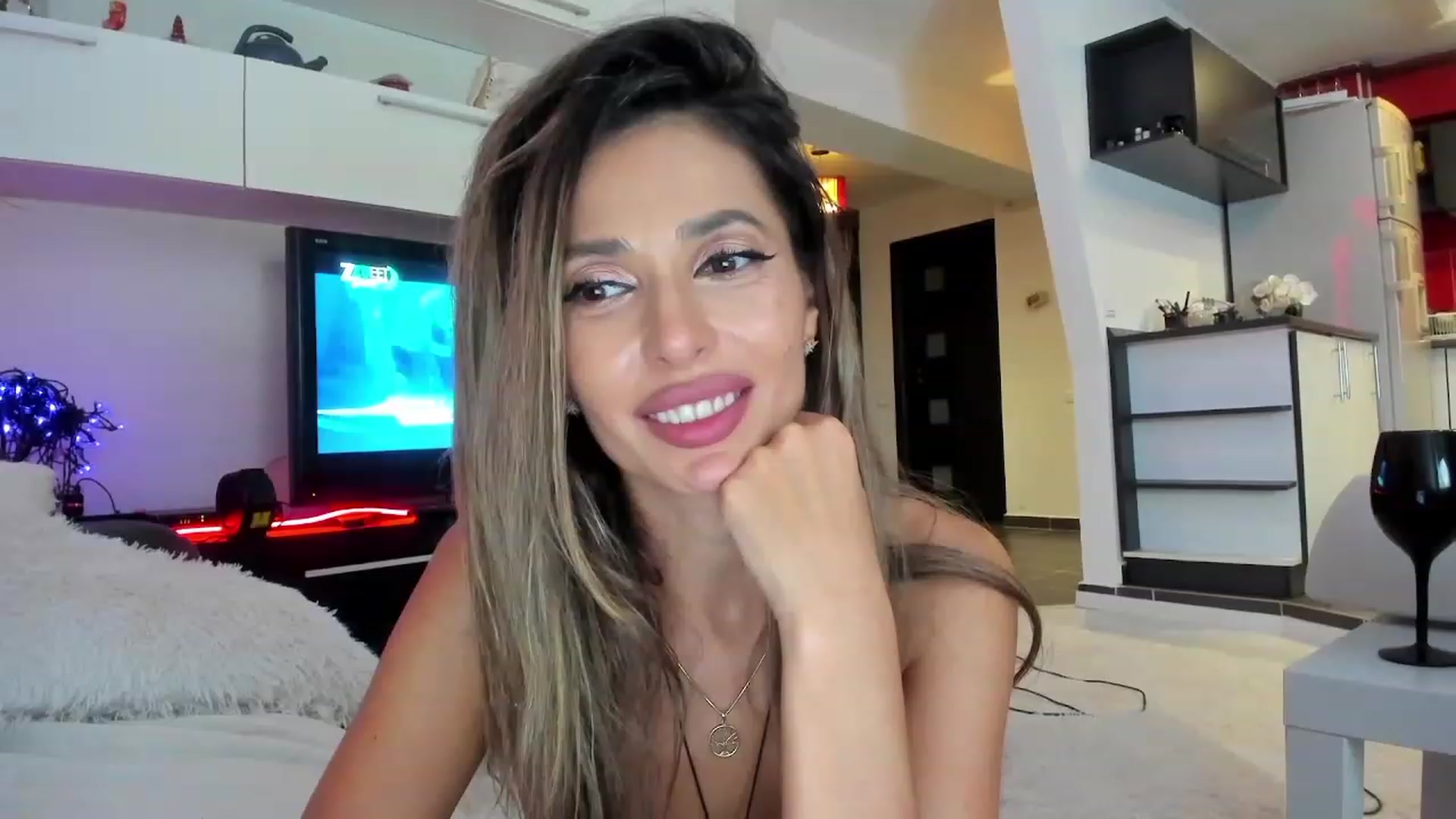 Gallery image thumbnail from SmileyTinaa's myfreecams stream on, 09/26/2023, 01:29 image 14 of 20