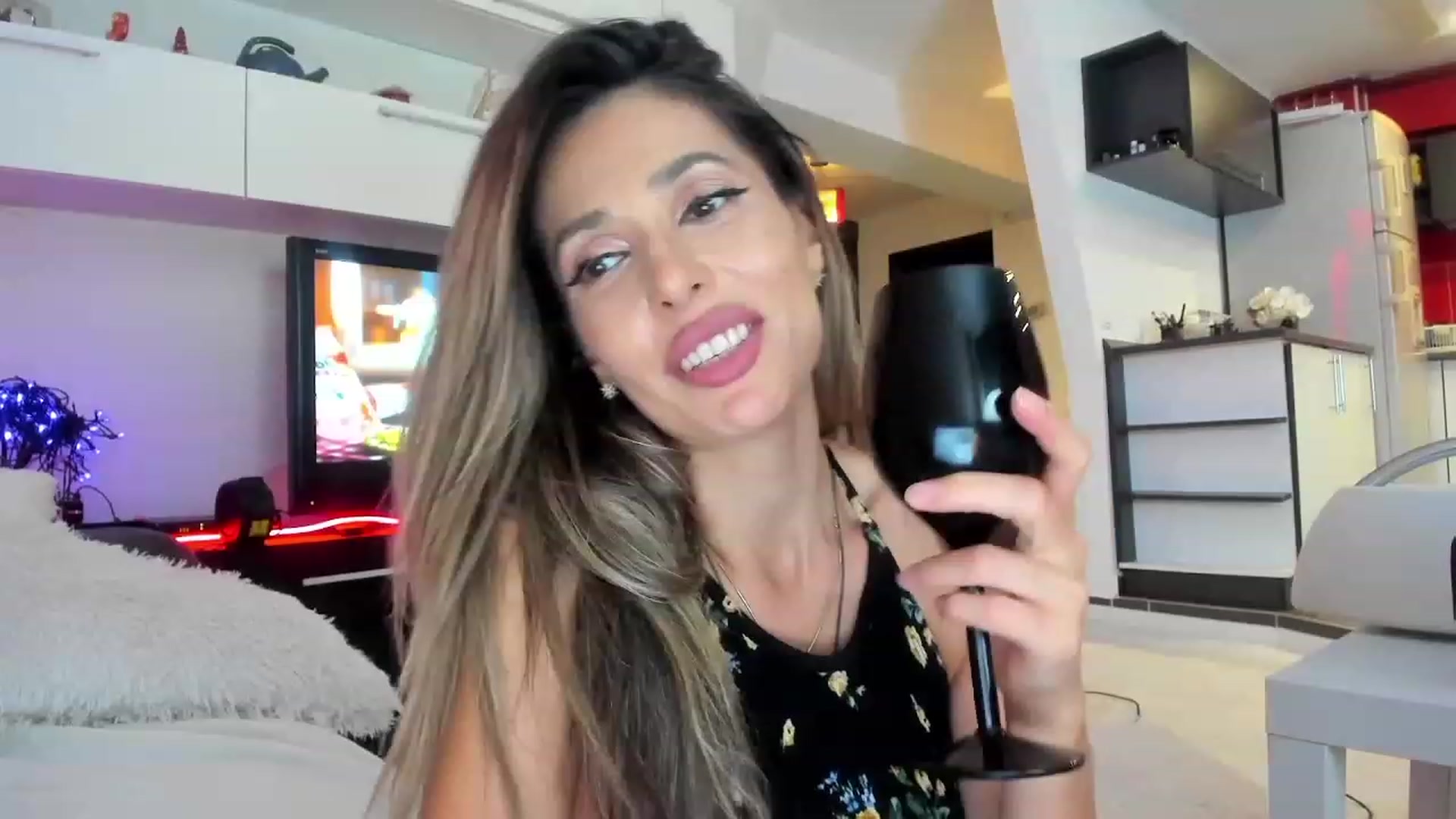 Gallery image thumbnail from SmileyTinaa's myfreecams stream on, 09/26/2023, 01:29 image 17 of 20
