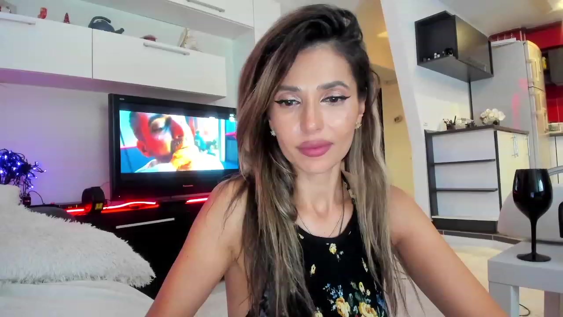 Gallery image thumbnail from SmileyTinaa's myfreecams stream on, 09/26/2023, 01:29 image 18 of 20