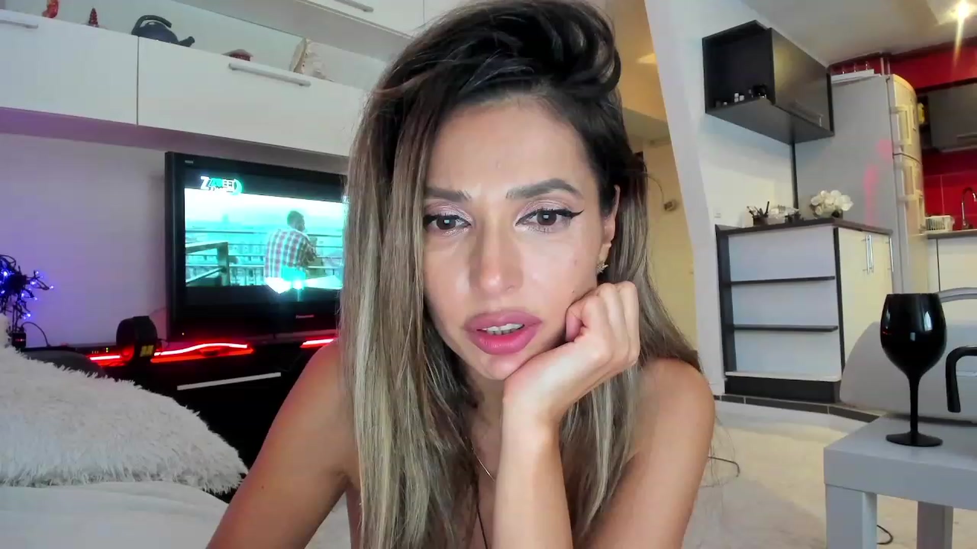 Gallery image thumbnail from SmileyTinaa's myfreecams stream on, 09/26/2023, 01:29 image 12 of 20