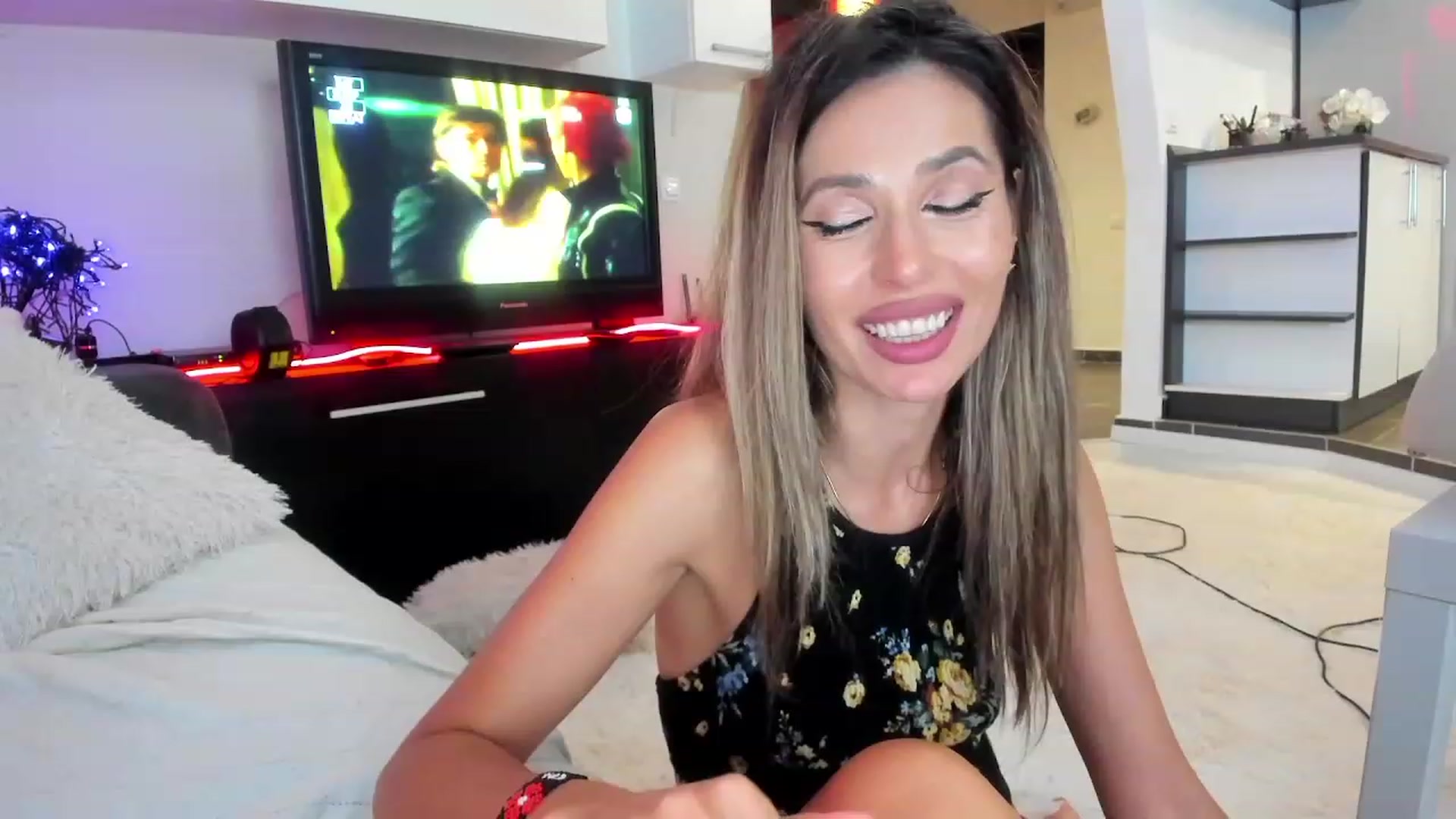Gallery image thumbnail from SmileyTinaa's myfreecams stream on, 09/26/2023, 03:31 image 18 of 20