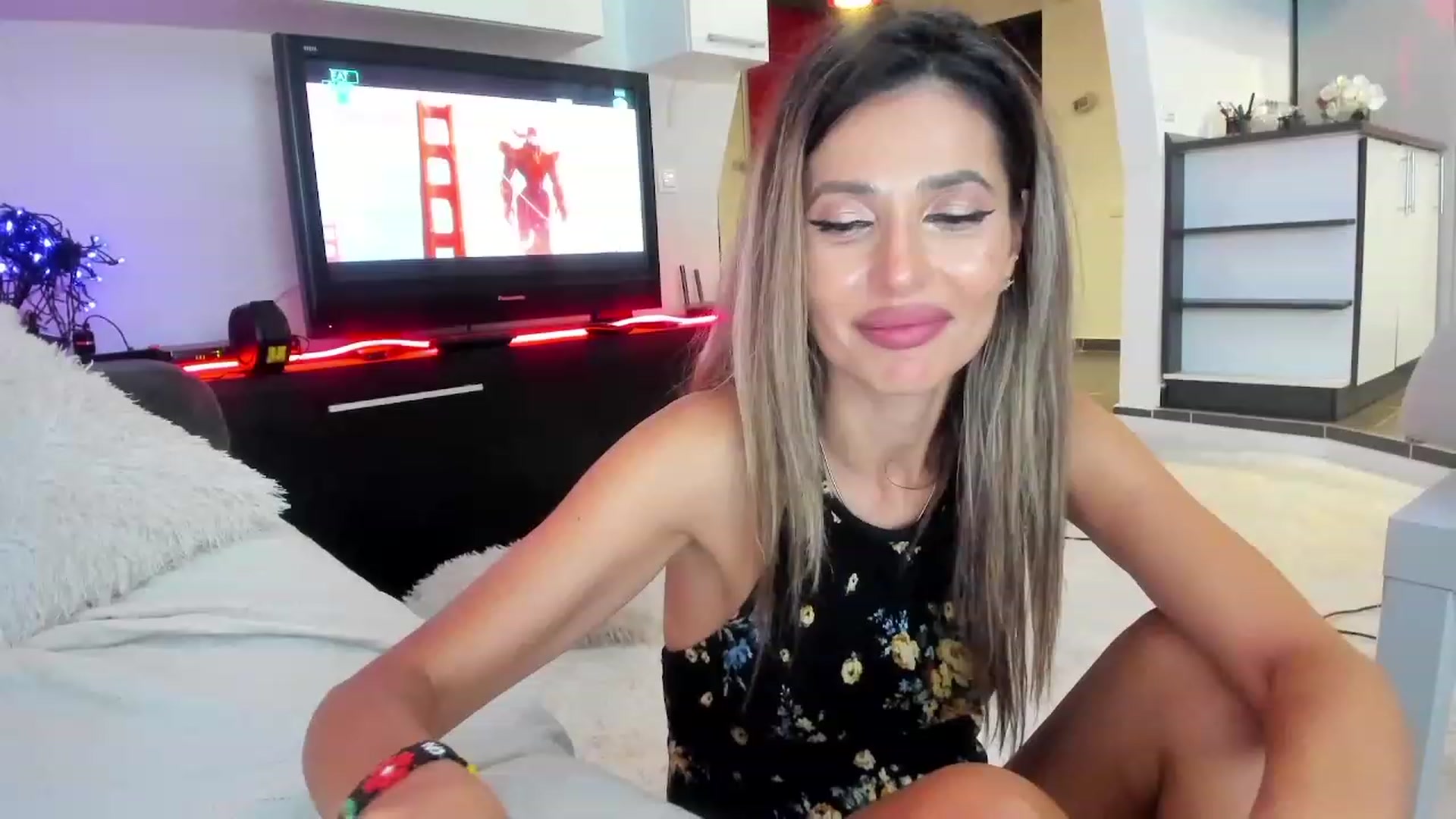 Gallery image thumbnail from SmileyTinaa's myfreecams stream on, 09/26/2023, 03:31 image 17 of 20