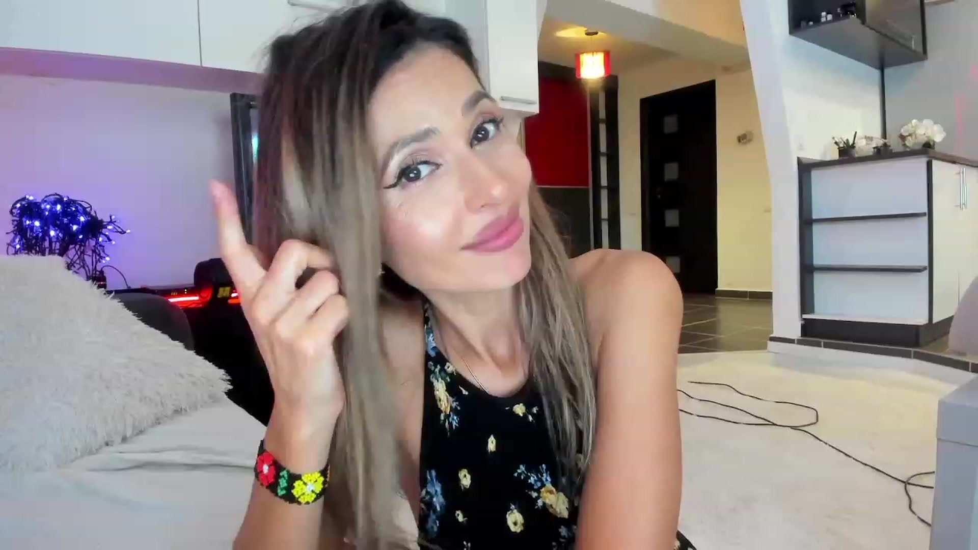 Gallery image thumbnail from SmileyTinaa's myfreecams stream on, 09/26/2023, 03:31 image 14 of 20