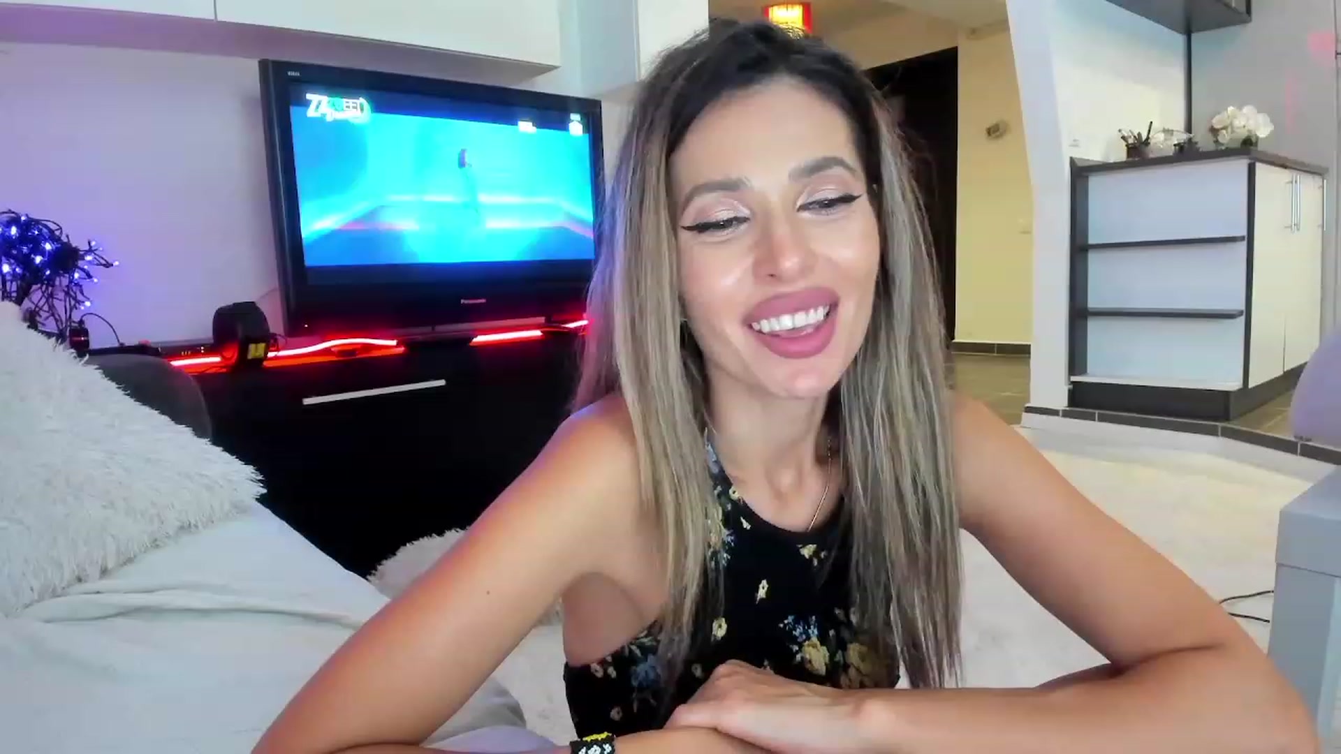 Gallery image thumbnail from SmileyTinaa's myfreecams stream on, 09/26/2023, 03:31 image 15 of 20