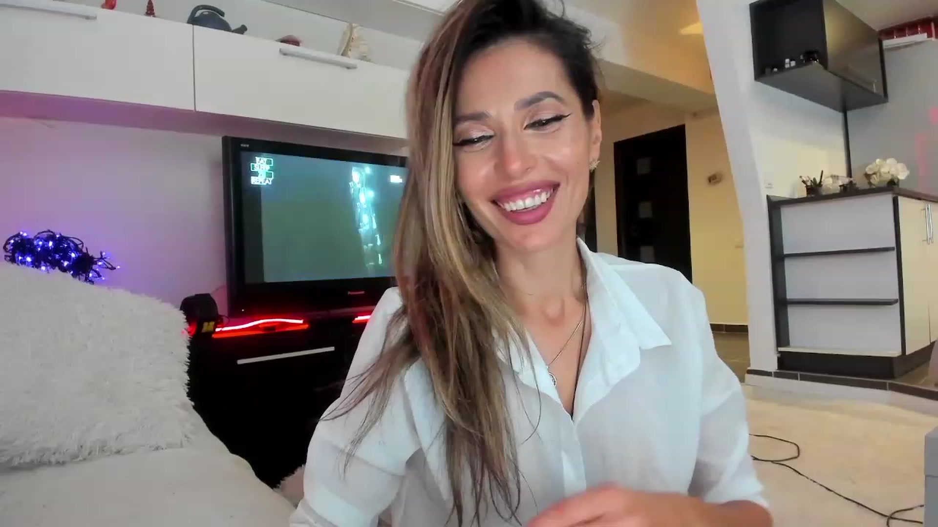 Gallery image thumbnail from SmileyTinaa's myfreecams stream on, 09/26/2023, 03:46 image 16 of 20