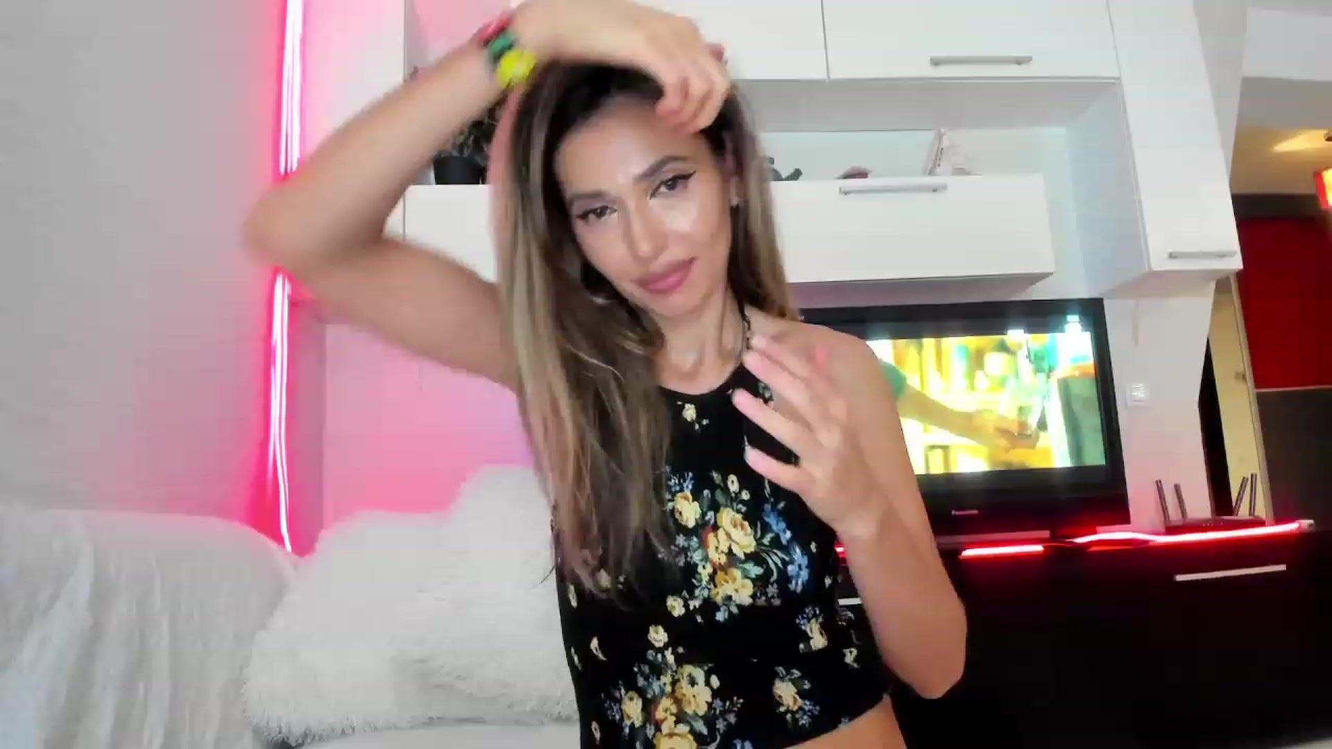 Gallery image thumbnail from SmileyTinaa's myfreecams stream on, 09/26/2023, 03:46 image 1 of 20
