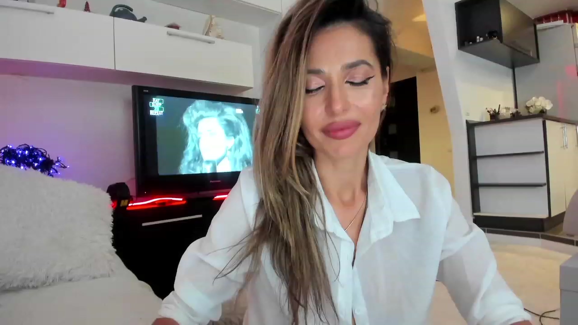Gallery image thumbnail from SmileyTinaa's myfreecams stream on, 09/26/2023, 03:46 image 17 of 20