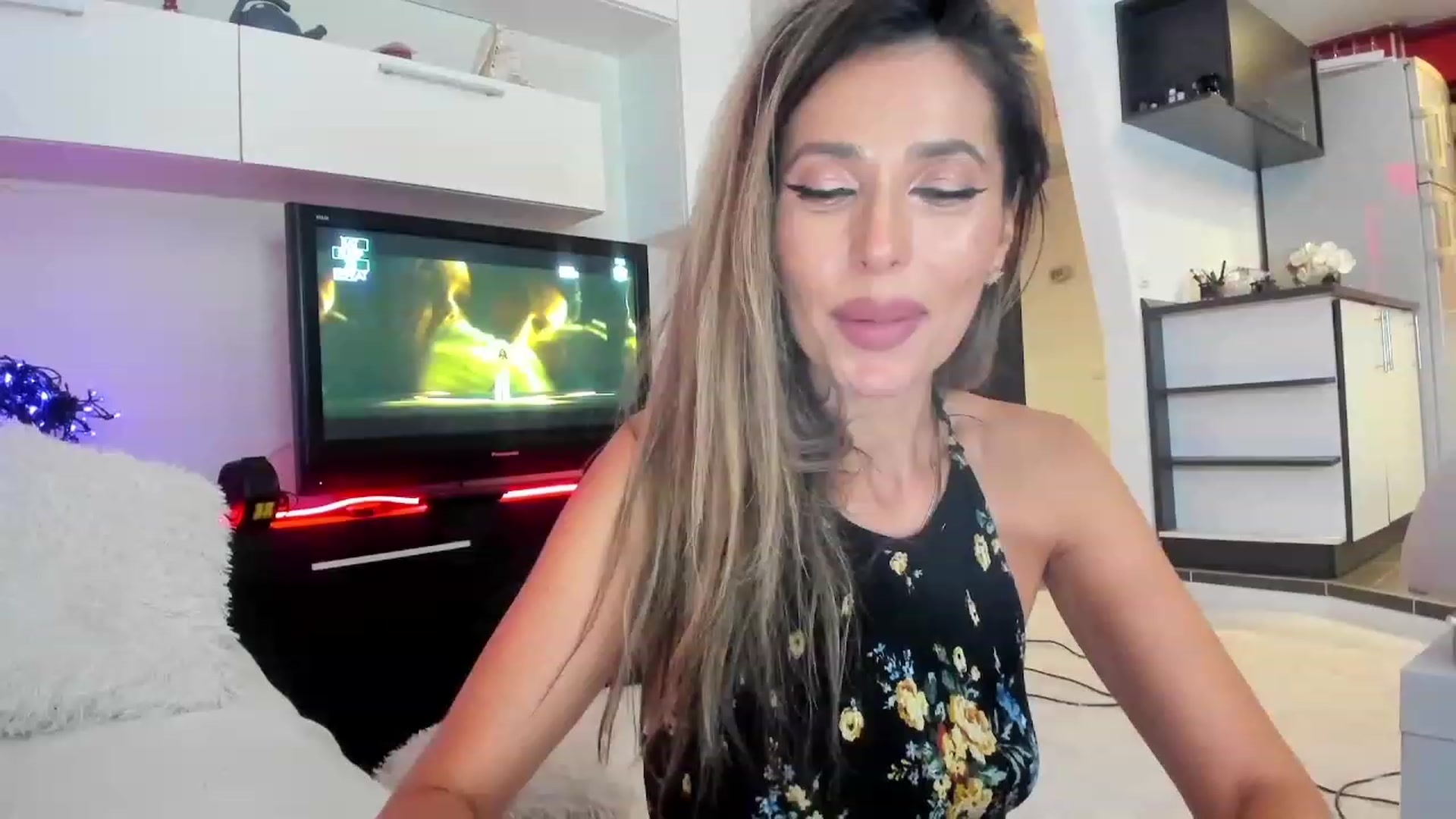 Gallery image thumbnail from SmileyTinaa's myfreecams stream on, 09/26/2023, 03:46 image 8 of 20