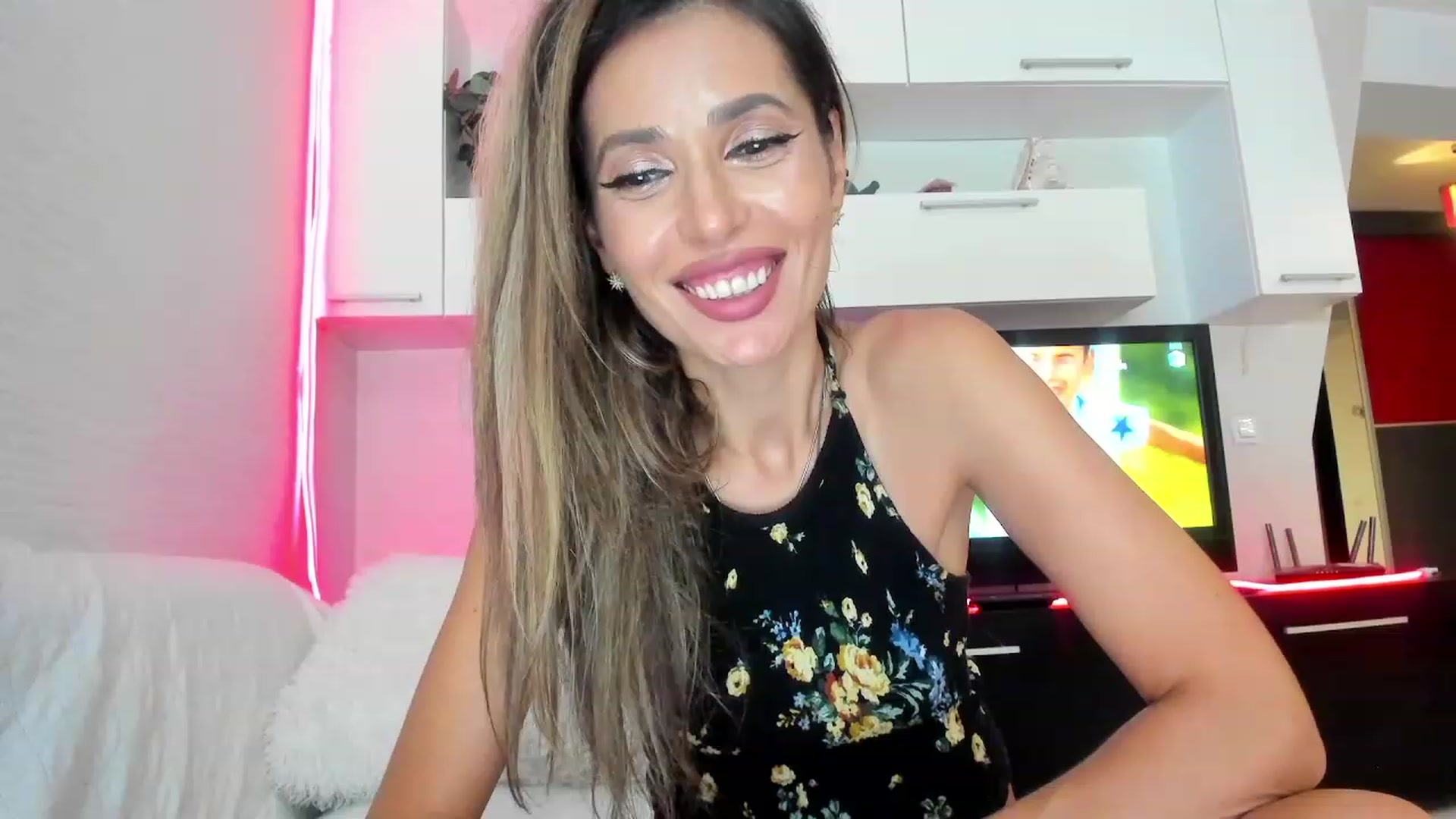 Gallery image thumbnail from SmileyTinaa's myfreecams stream on, 09/26/2023, 03:46 image 2 of 20