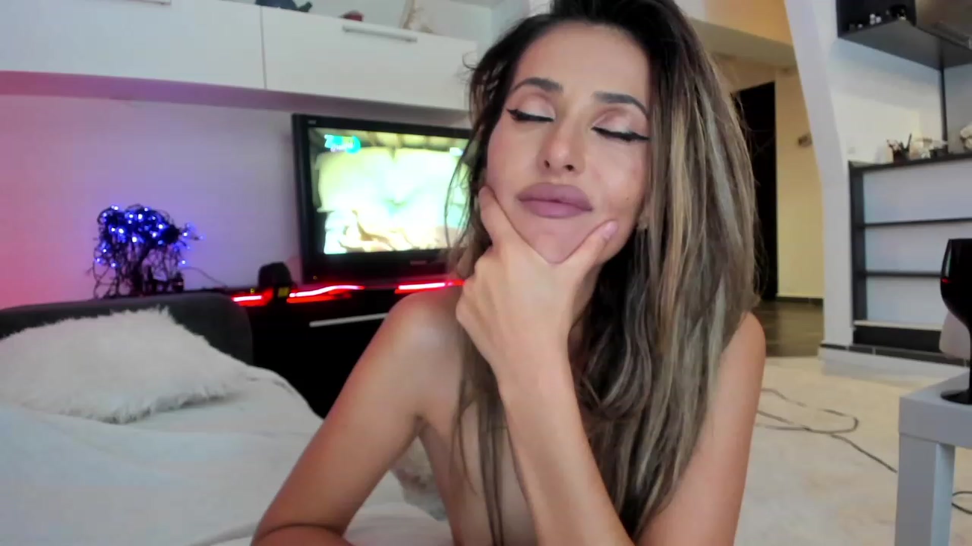Gallery image thumbnail from SmileyTinaa's myfreecams stream on, 09/27/2023, 01:28 image 12 of 20