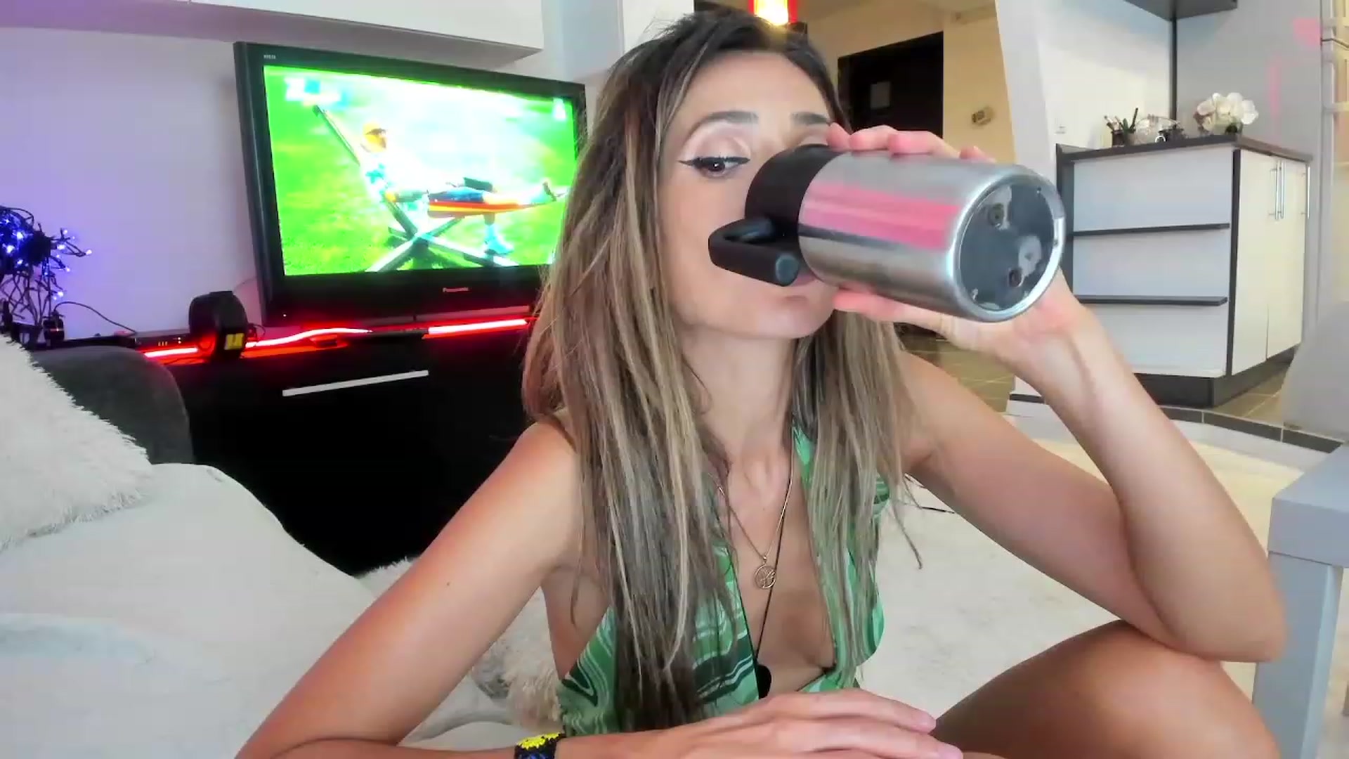 Gallery image thumbnail from SmileyTinaa's myfreecams stream on, 09/27/2023, 04:16 image 5 of 20