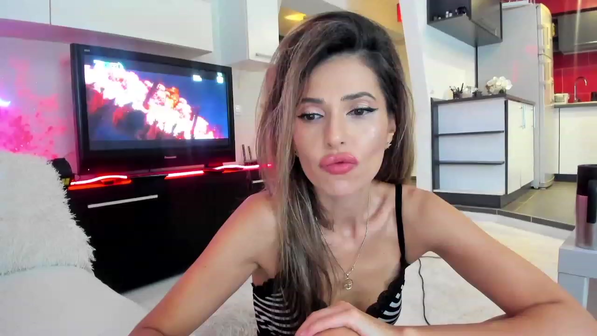 Gallery image thumbnail from SmileyTinaa's myfreecams stream on, 09/27/2023, 21:51 image 8 of 20