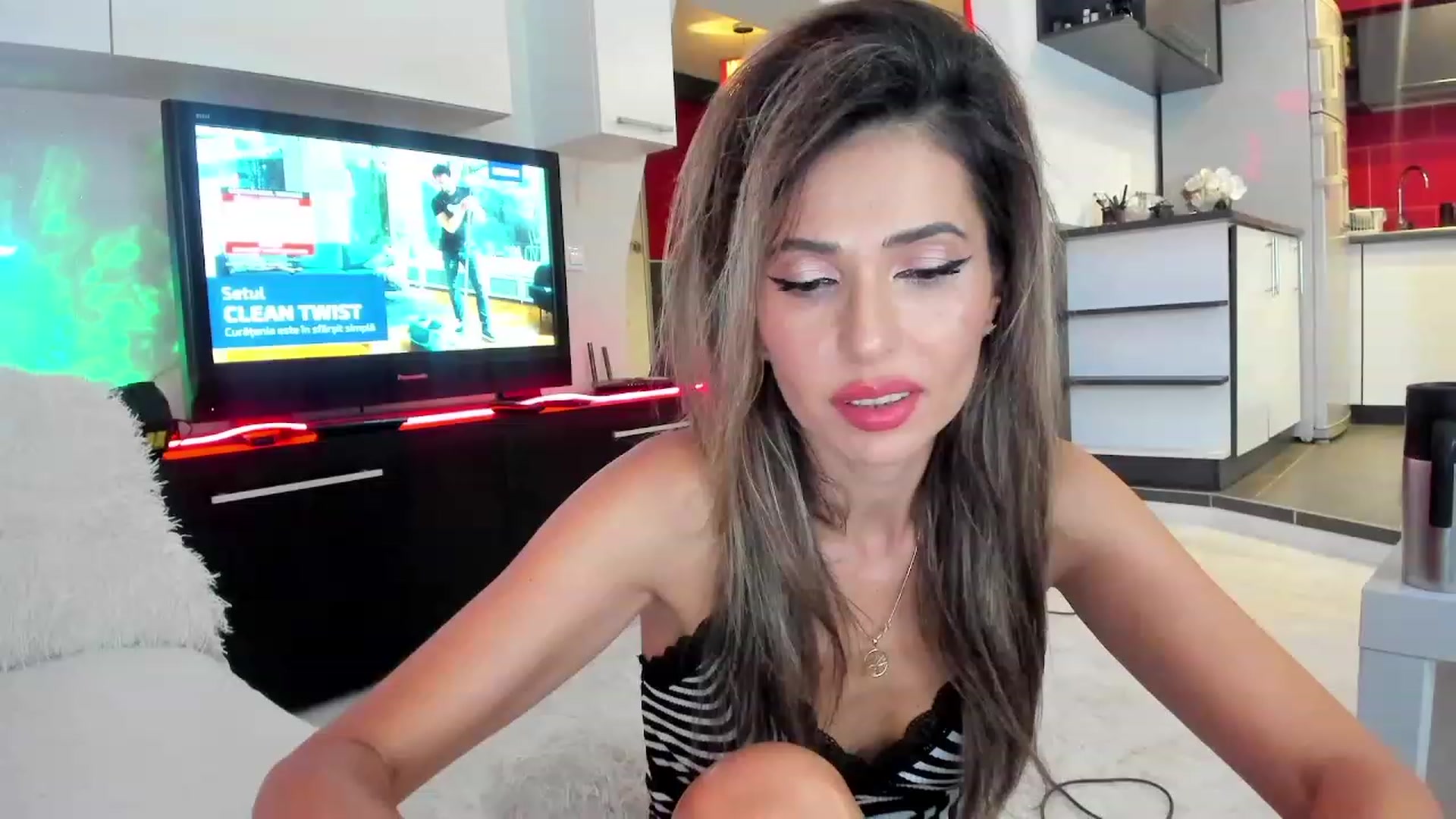 Gallery image thumbnail from SmileyTinaa's myfreecams stream on, 09/27/2023, 21:51 image 6 of 20