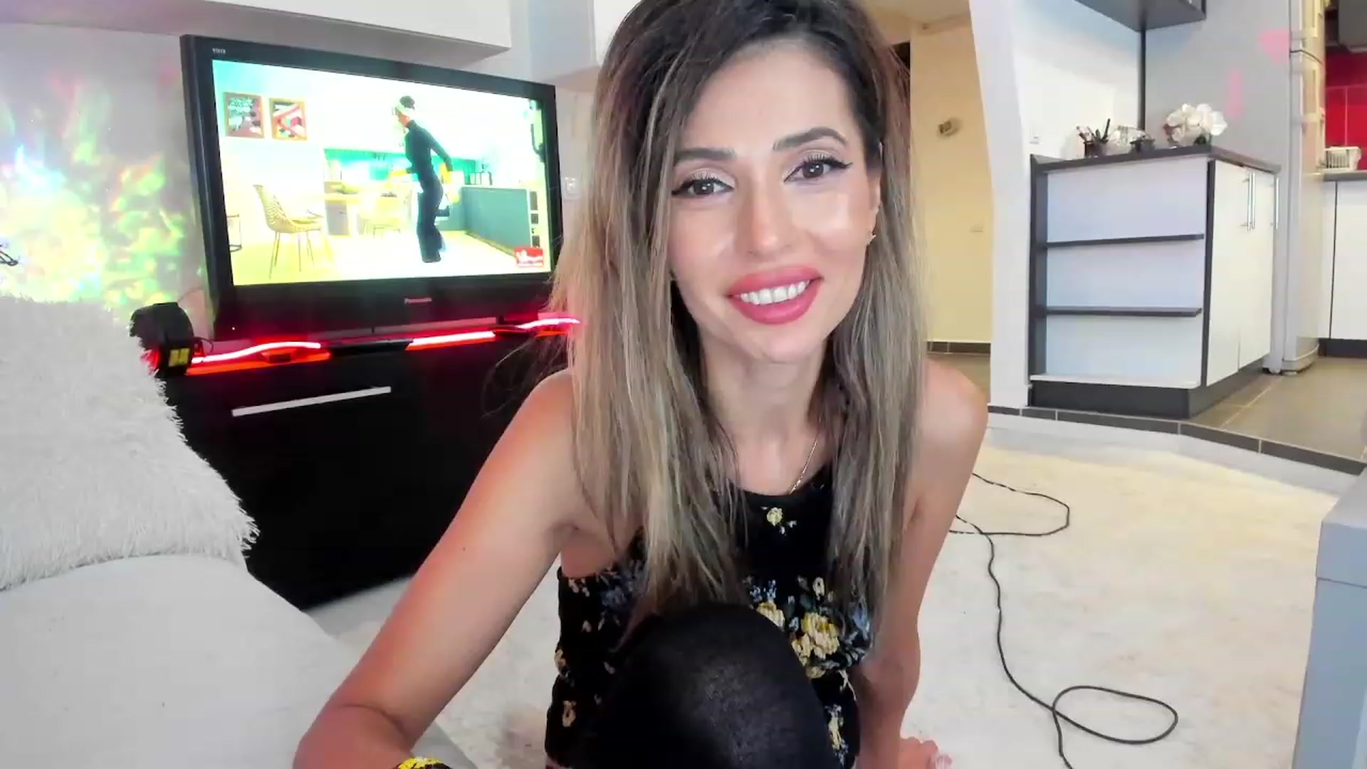 Gallery image thumbnail from SmileyTinaa's myfreecams stream on, 09/28/2023, 24:08 image 16 of 20