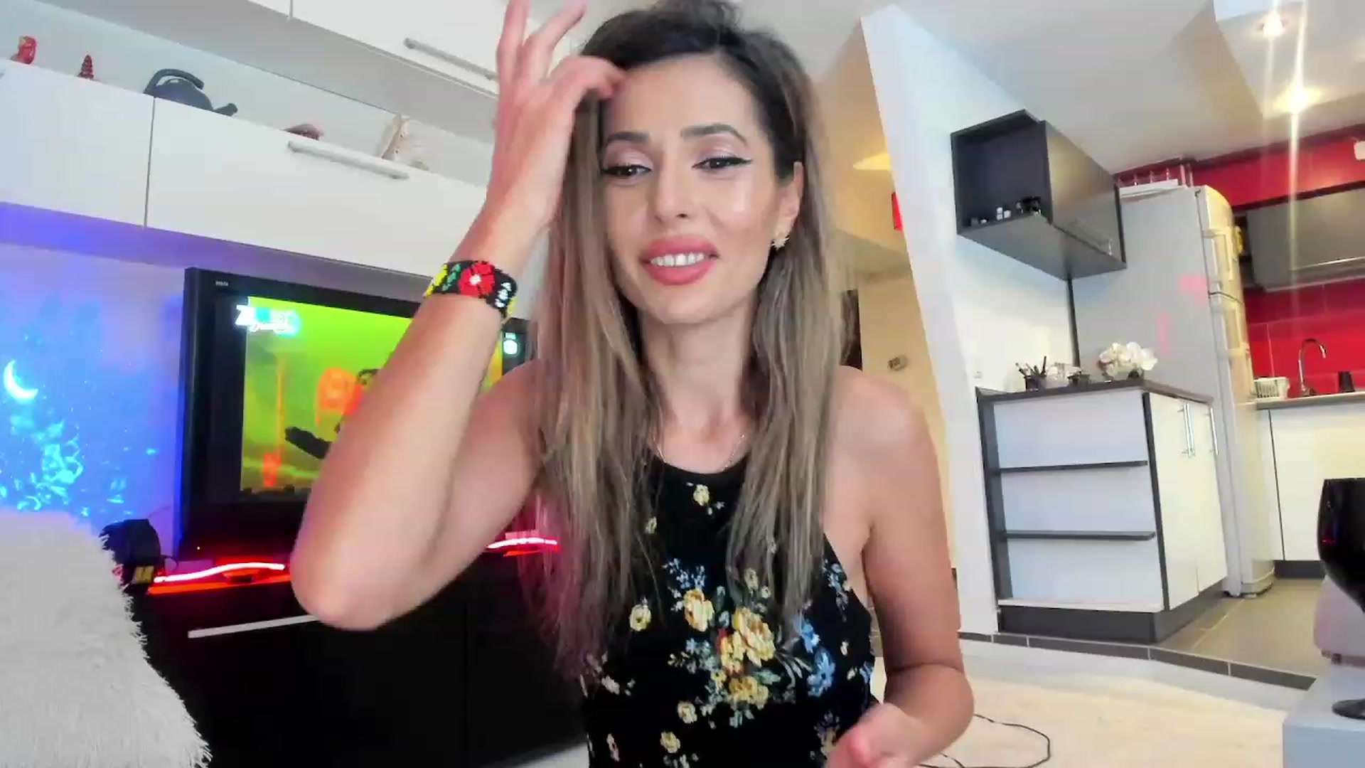 Gallery image thumbnail from SmileyTinaa's myfreecams stream on, 09/28/2023, 24:08 image 19 of 20