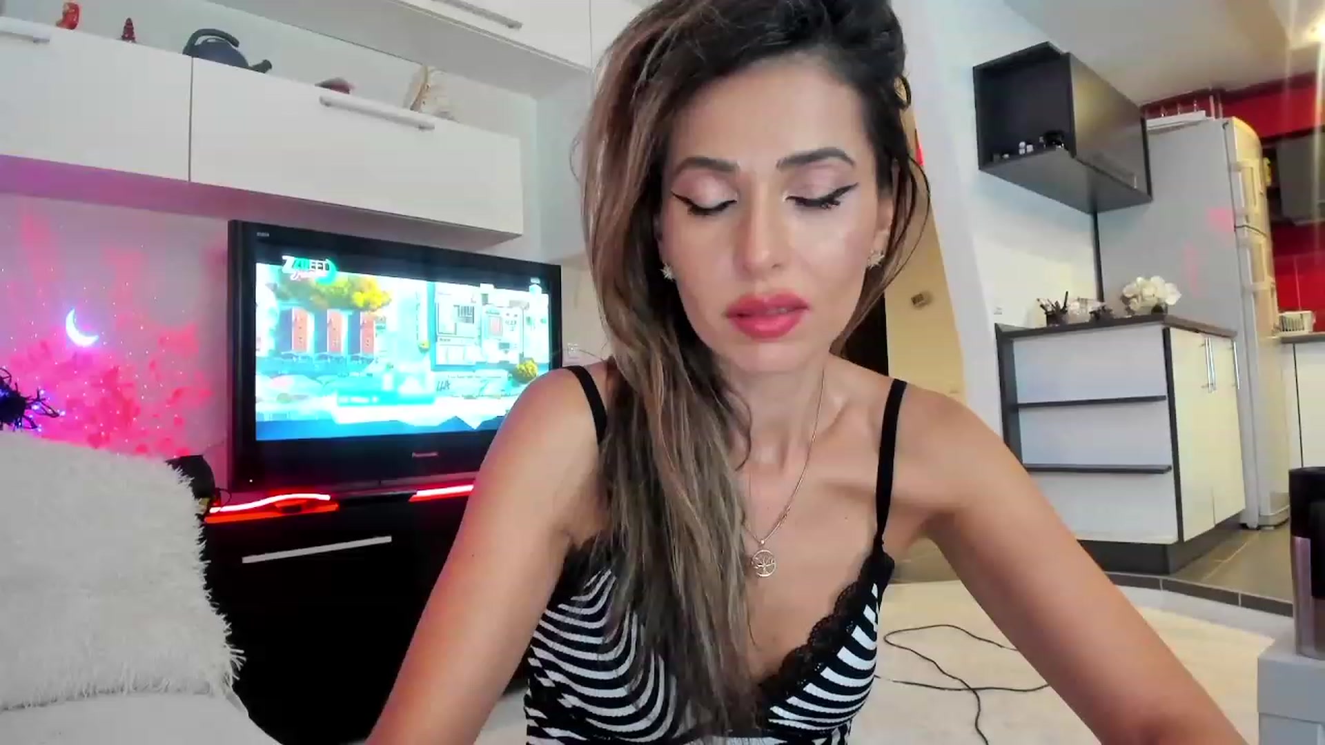 Gallery image thumbnail from SmileyTinaa's myfreecams stream on, 09/28/2023, 24:08 image 1 of 20