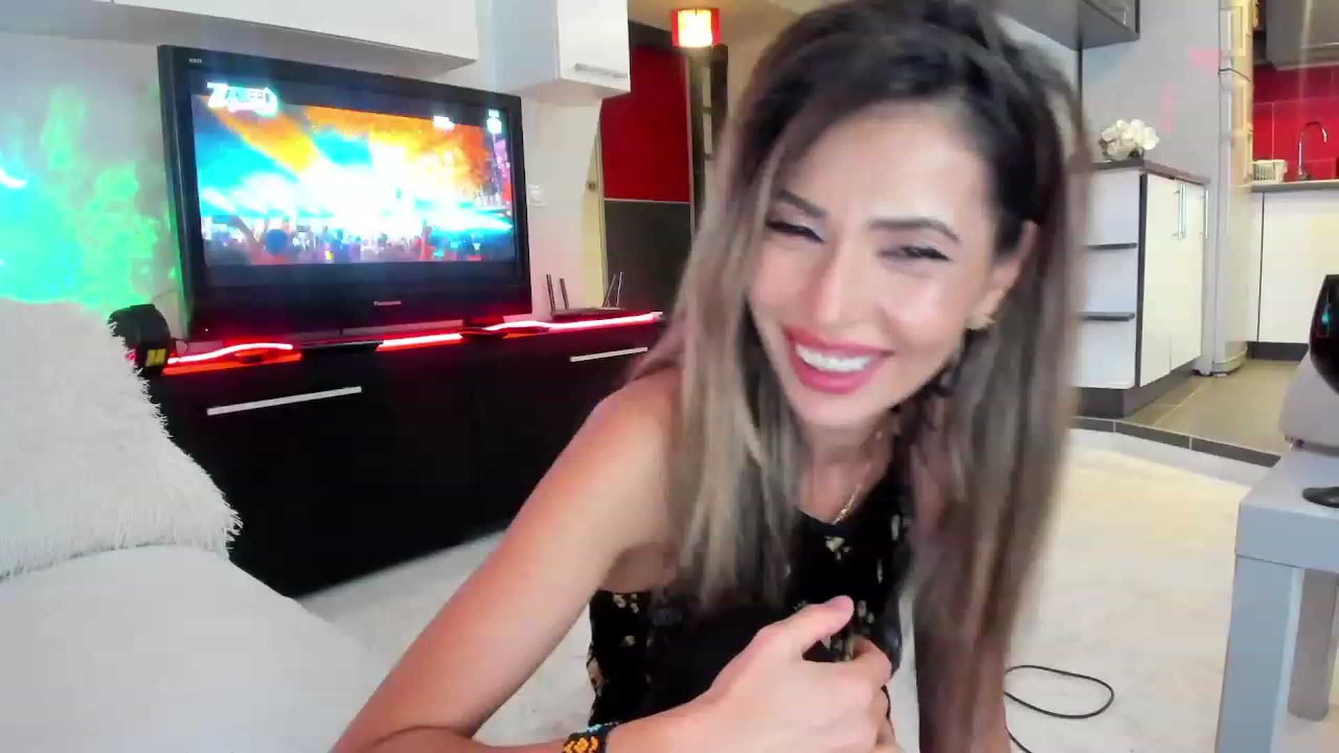 Gallery image thumbnail from SmileyTinaa's myfreecams stream on, 09/28/2023, 24:08 image 20 of 20