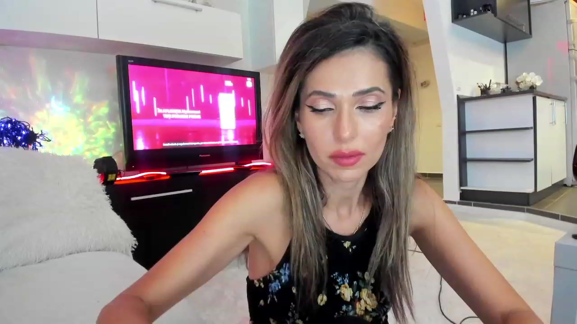 Gallery image thumbnail from SmileyTinaa's myfreecams stream on, 09/28/2023, 24:08 image 11 of 20
