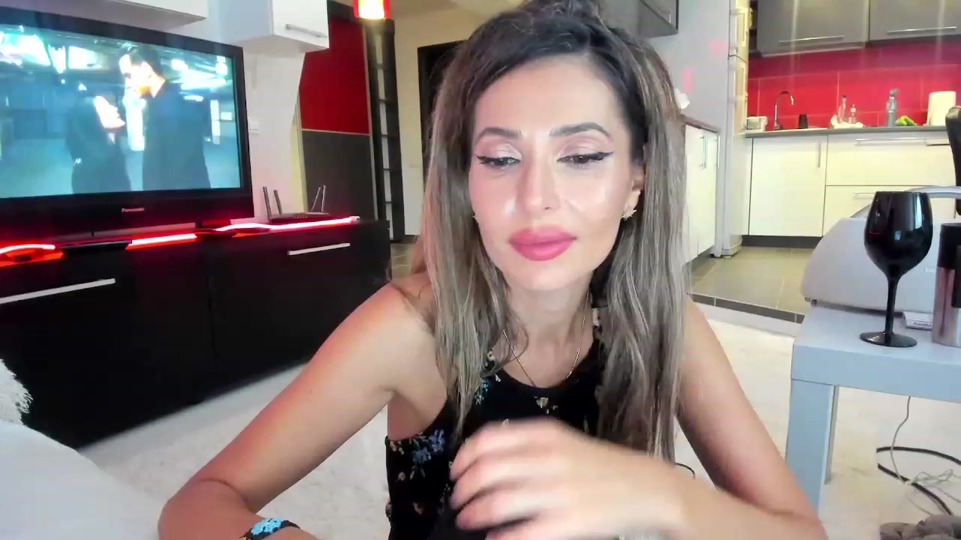 Gallery image thumbnail from SmileyTinaa's myfreecams stream on, 09/28/2023, 01:11 image 16 of 20