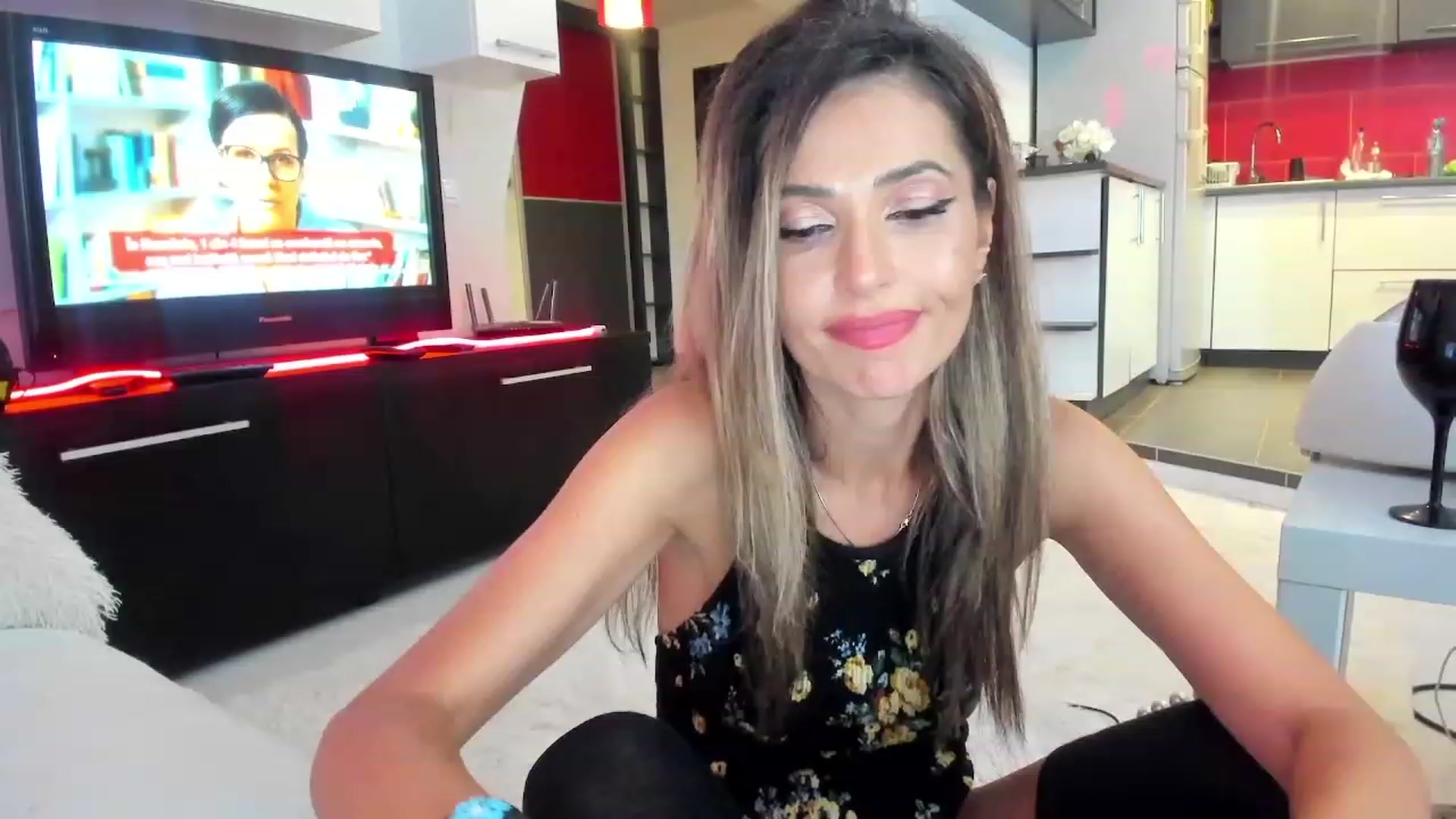 Gallery image thumbnail from SmileyTinaa's myfreecams stream on, 09/28/2023, 01:11 image 4 of 20
