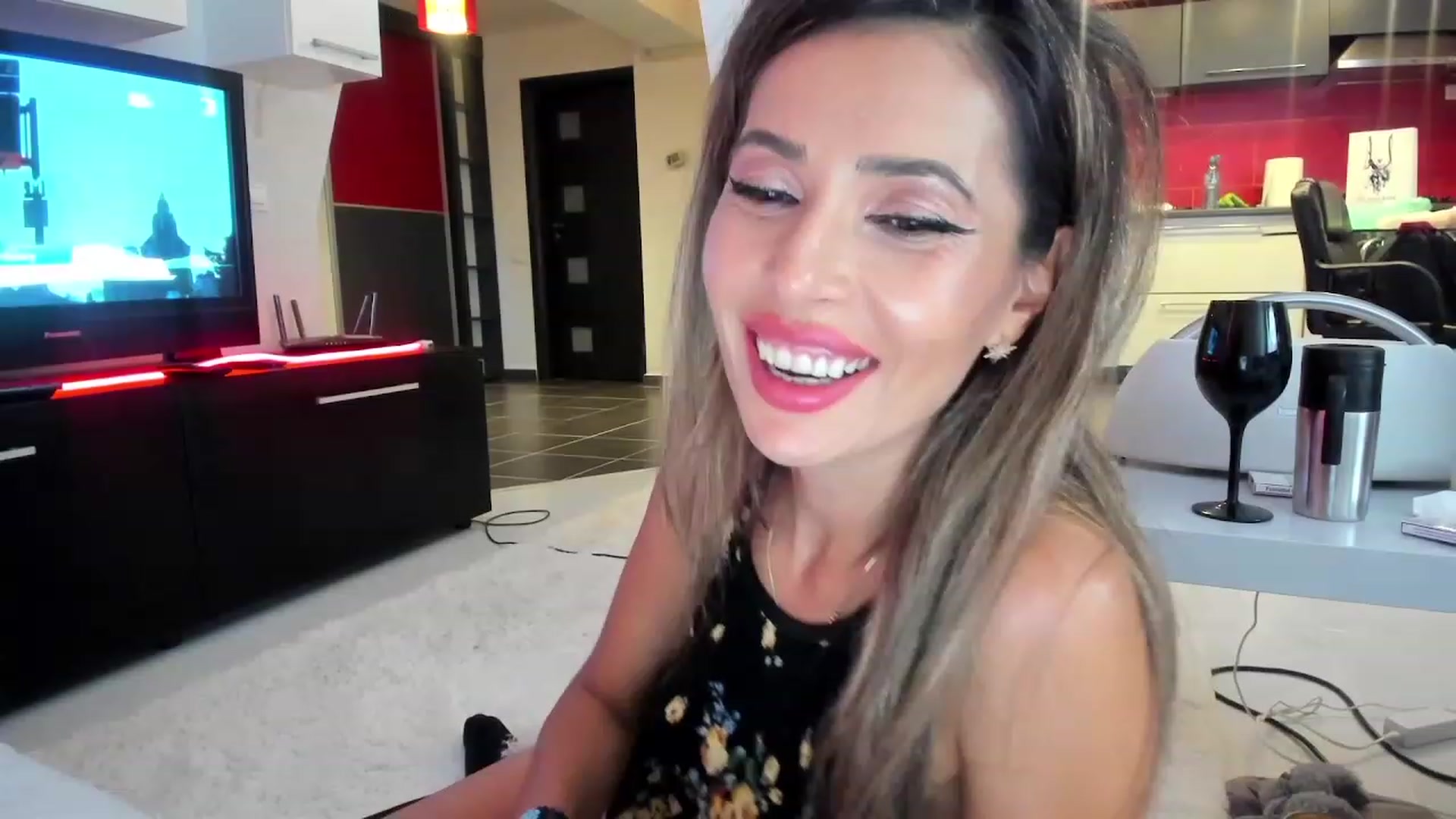 Gallery image thumbnail from SmileyTinaa's myfreecams stream on, 09/28/2023, 01:11 image 14 of 20