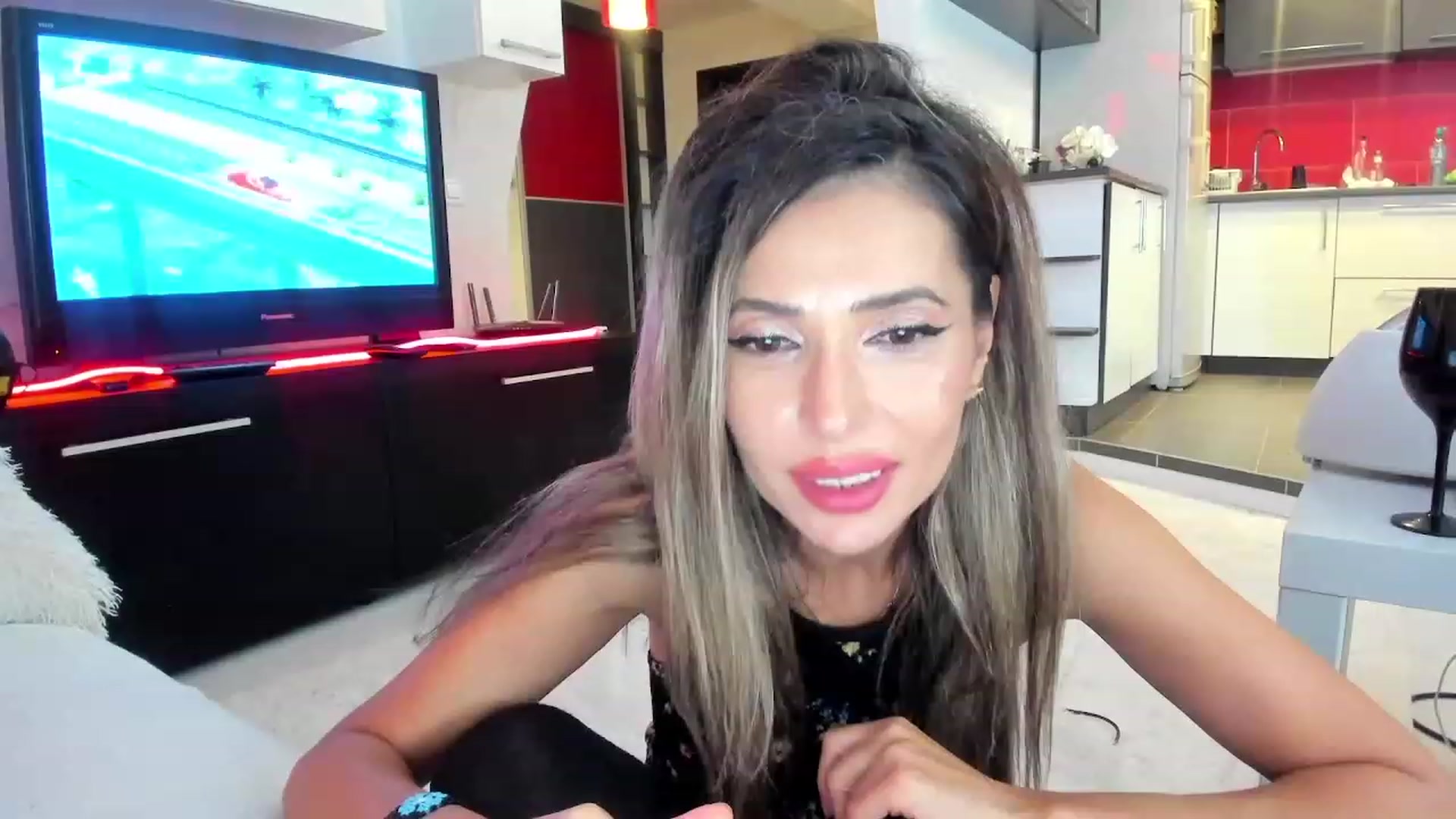Gallery image thumbnail from SmileyTinaa's myfreecams stream on, 09/28/2023, 01:11 image 6 of 20