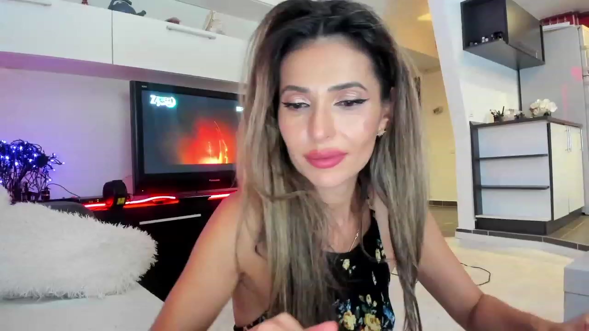 Gallery image thumbnail from SmileyTinaa's myfreecams stream on, 09/28/2023, 02:52 image 14 of 20