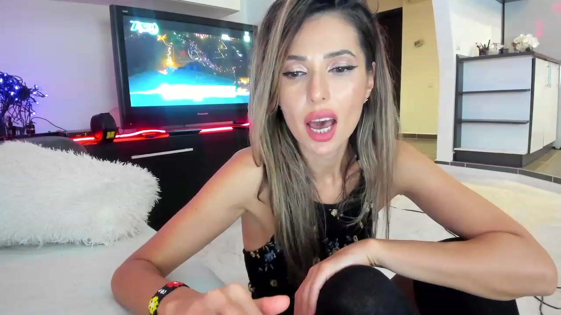 Gallery image thumbnail from SmileyTinaa's myfreecams stream on, 09/28/2023, 02:52 image 18 of 20
