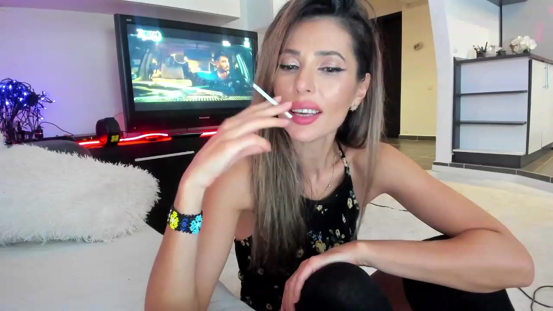 Gallery image thumbnail from SmileyTinaa's myfreecams stream on, 09/28/2023, 02:52 image 17 of 20