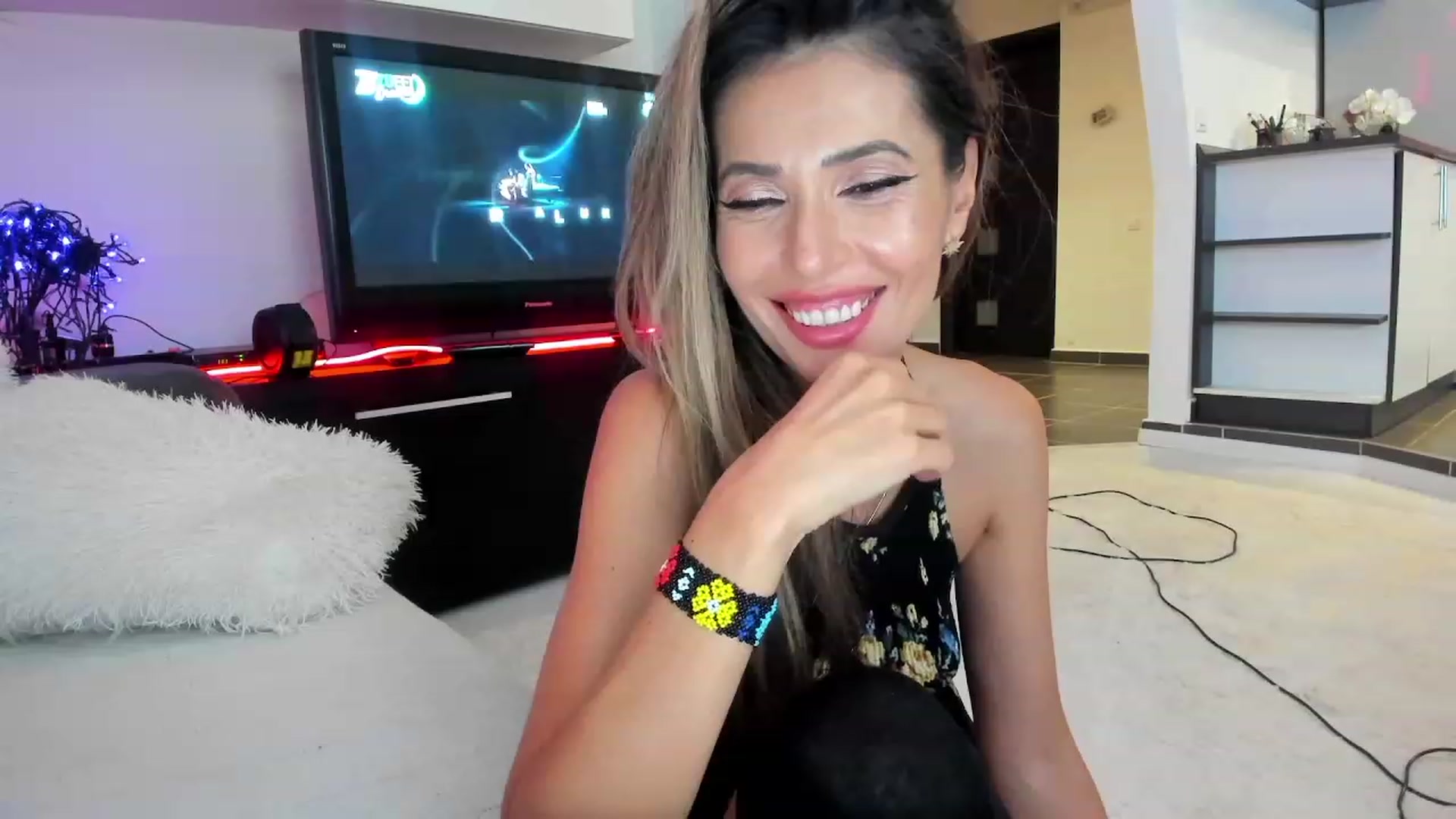 Gallery image thumbnail from SmileyTinaa's myfreecams stream on, 09/28/2023, 02:52 image 16 of 20