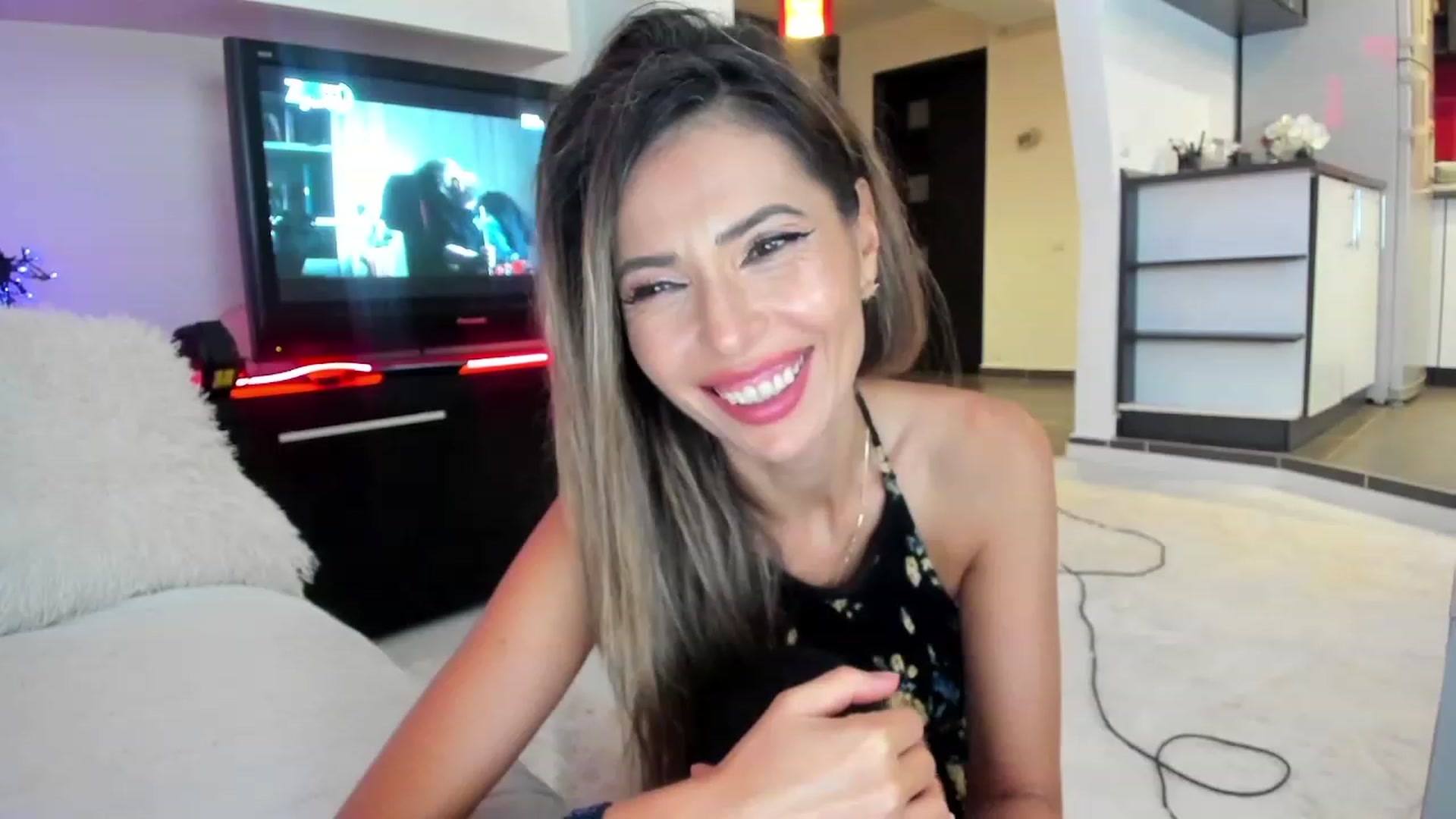 Gallery image thumbnail from SmileyTinaa's myfreecams stream on, 09/28/2023, 02:52 image 2 of 20