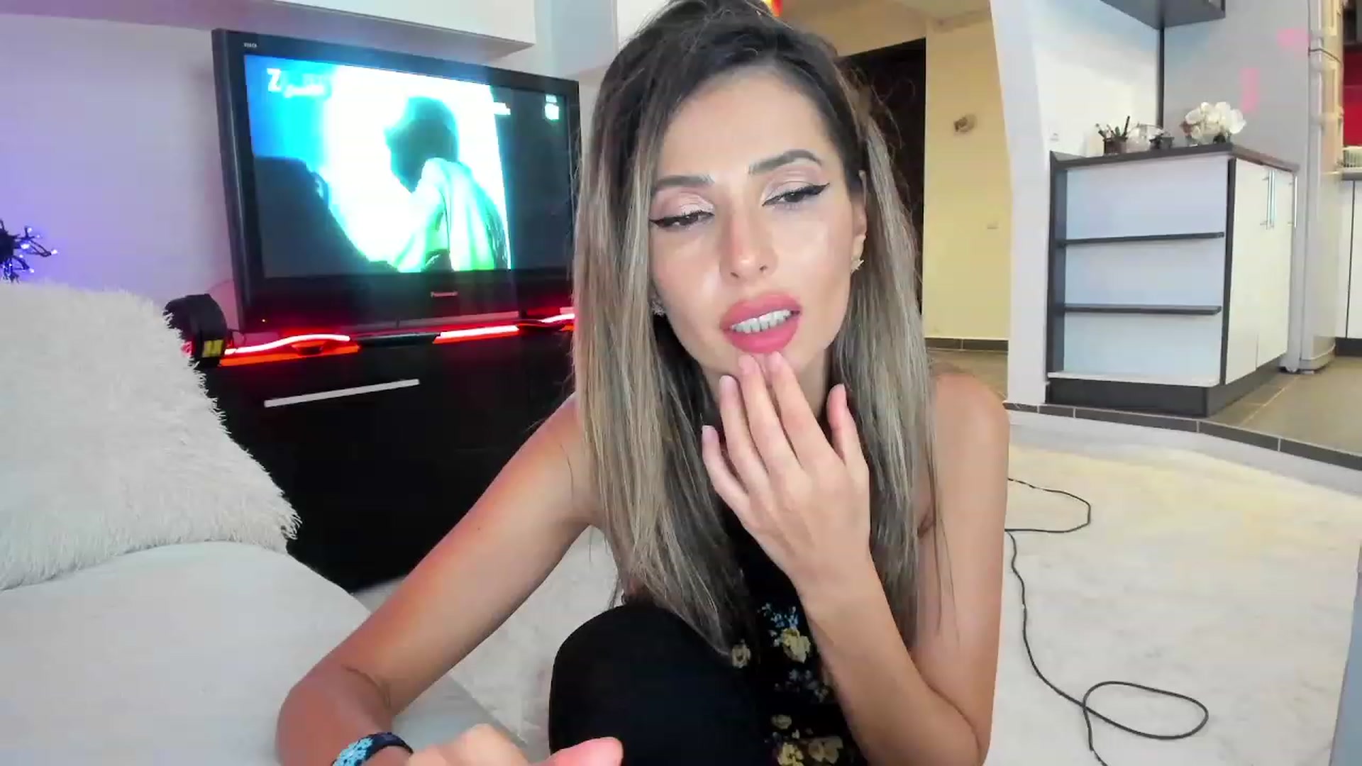 Gallery image thumbnail from SmileyTinaa's myfreecams stream on, 09/28/2023, 02:52 image 4 of 20