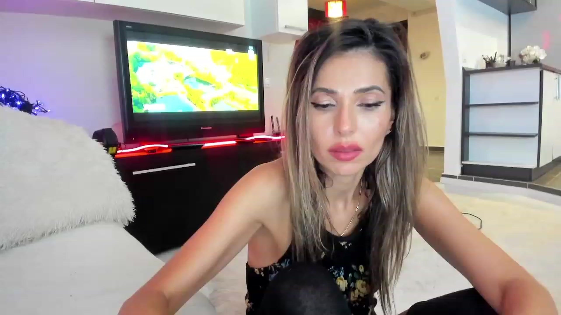 Gallery image thumbnail from SmileyTinaa's myfreecams stream on, 09/28/2023, 05:20 image 6 of 20
