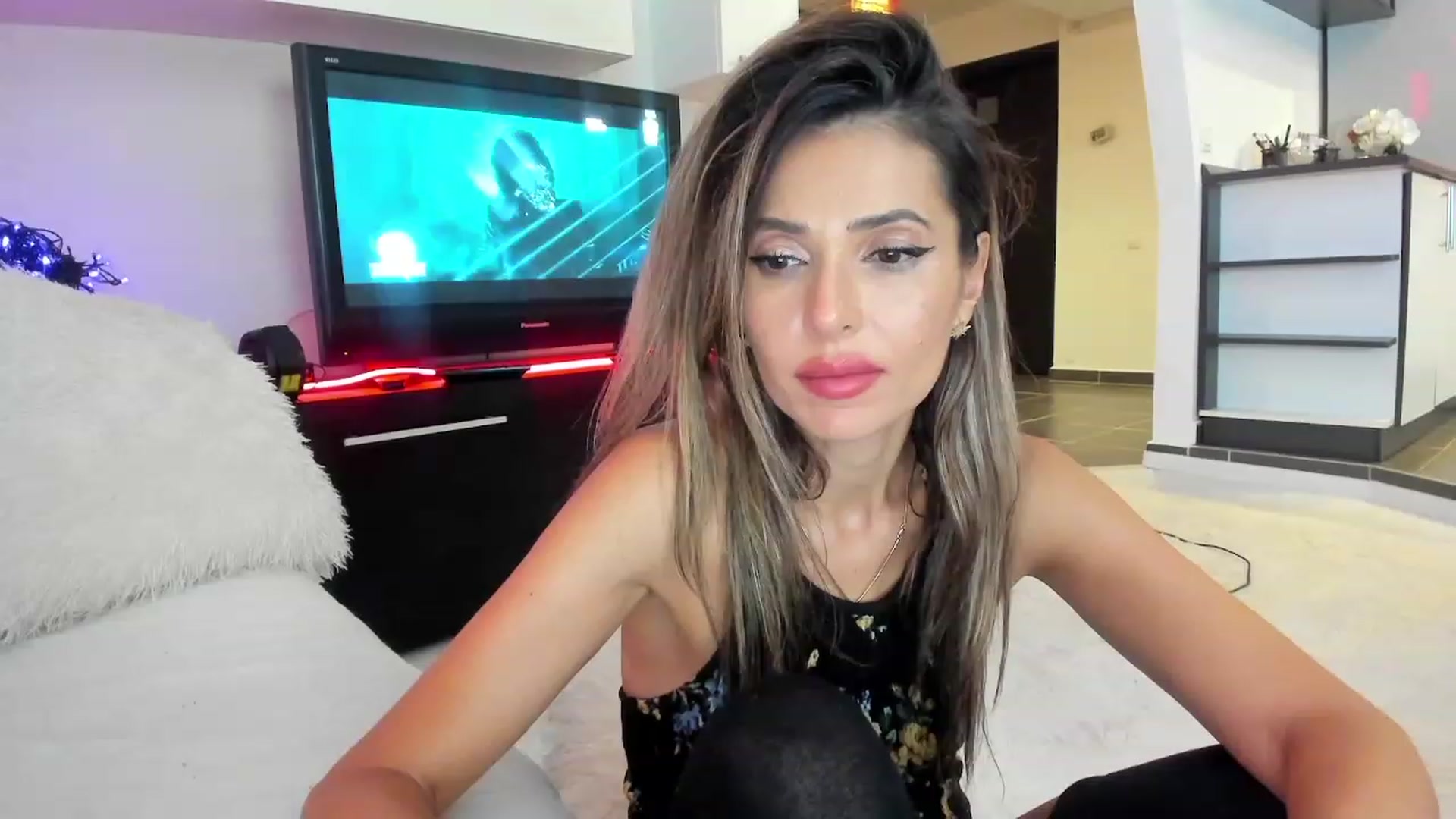 Gallery image thumbnail from SmileyTinaa's myfreecams stream on, 09/28/2023, 05:20 image 16 of 20