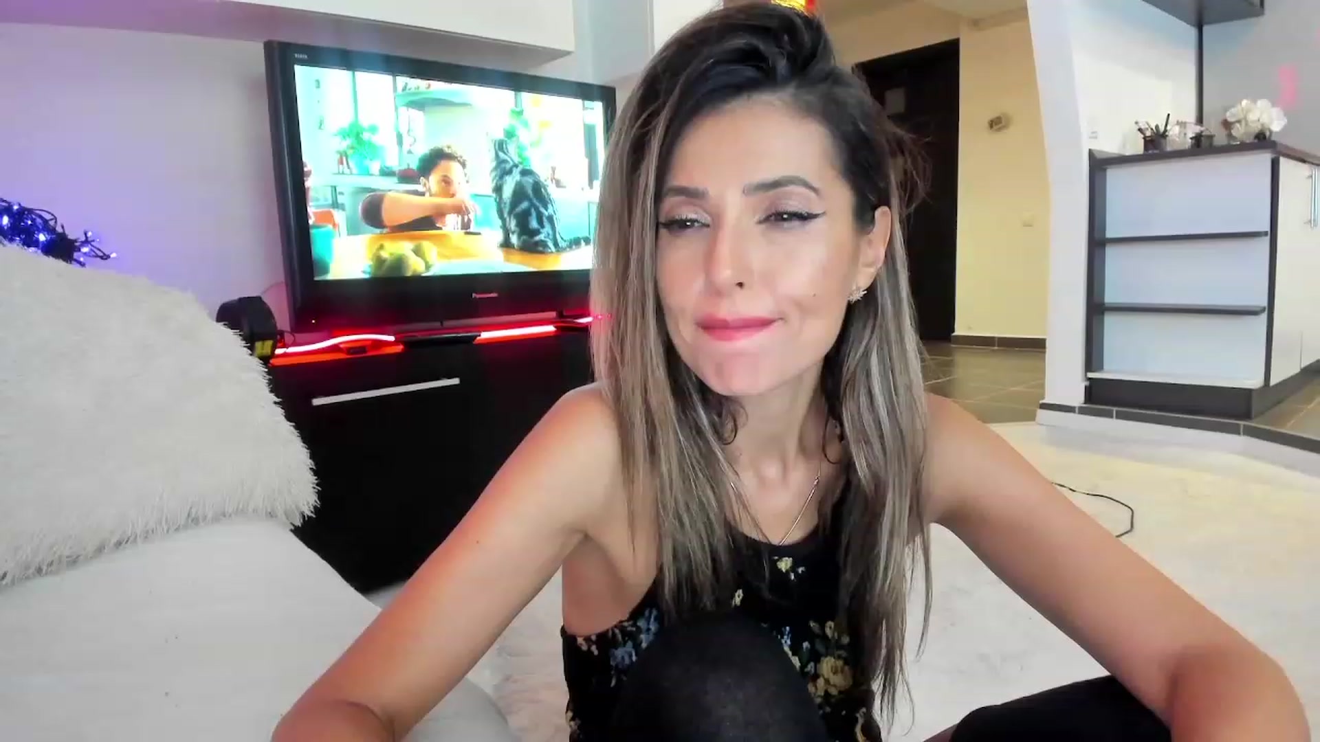 Gallery image thumbnail from SmileyTinaa's myfreecams stream on, 09/28/2023, 05:20 image 12 of 20