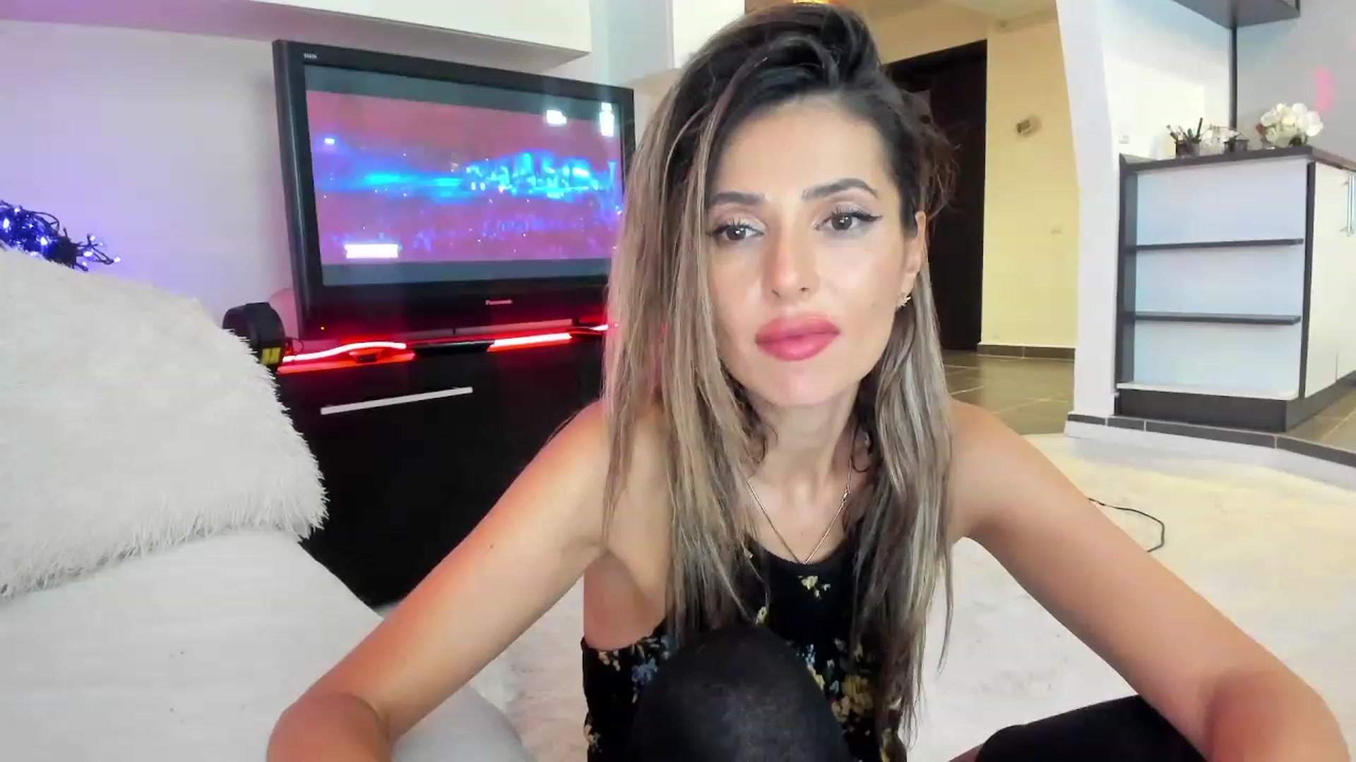 Gallery image thumbnail from SmileyTinaa's myfreecams stream on, 09/28/2023, 05:20 image 9 of 20