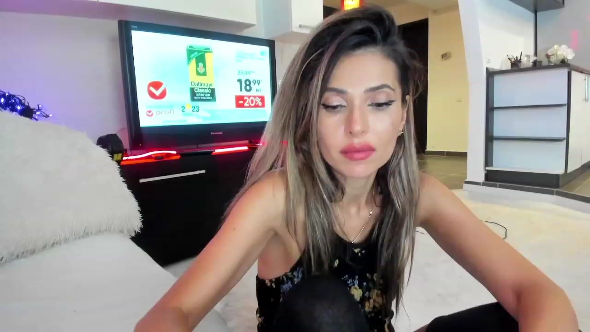 Gallery image thumbnail from SmileyTinaa's myfreecams stream on, 09/28/2023, 05:20 image 14 of 20