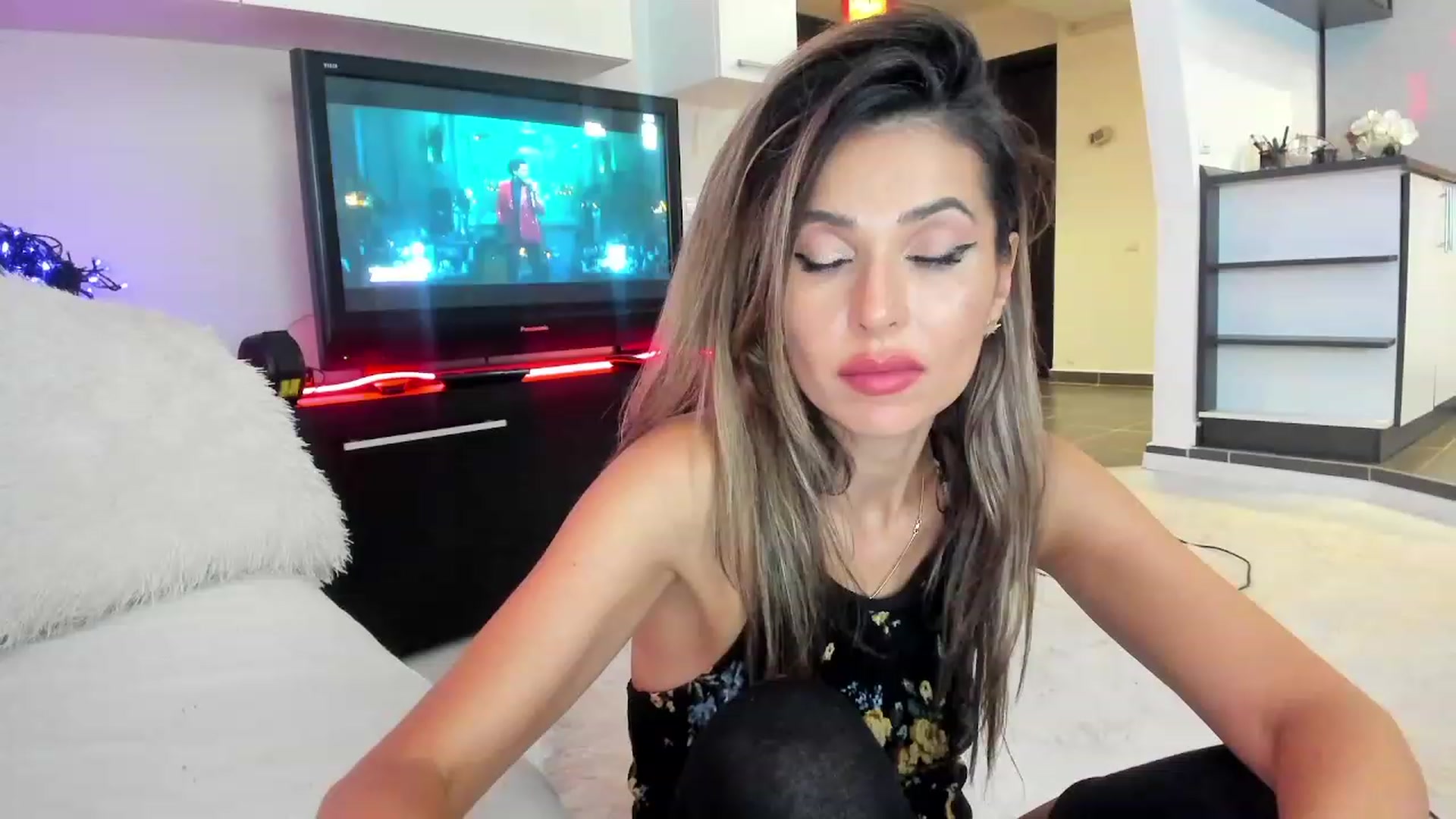 Gallery image thumbnail from SmileyTinaa's myfreecams stream on, 09/28/2023, 05:20 image 15 of 20
