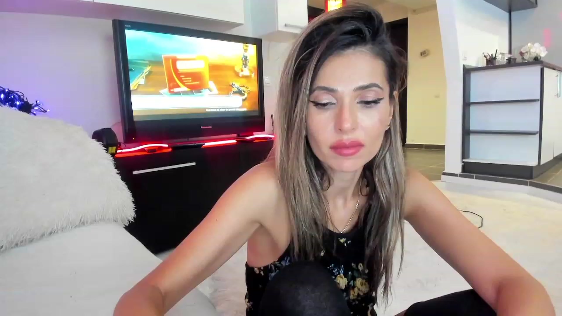 Gallery image thumbnail from SmileyTinaa's myfreecams stream on, 09/28/2023, 05:20 image 11 of 20